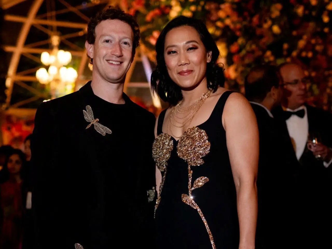 Mark Zuckerberg ‘lot xac’ anh 10