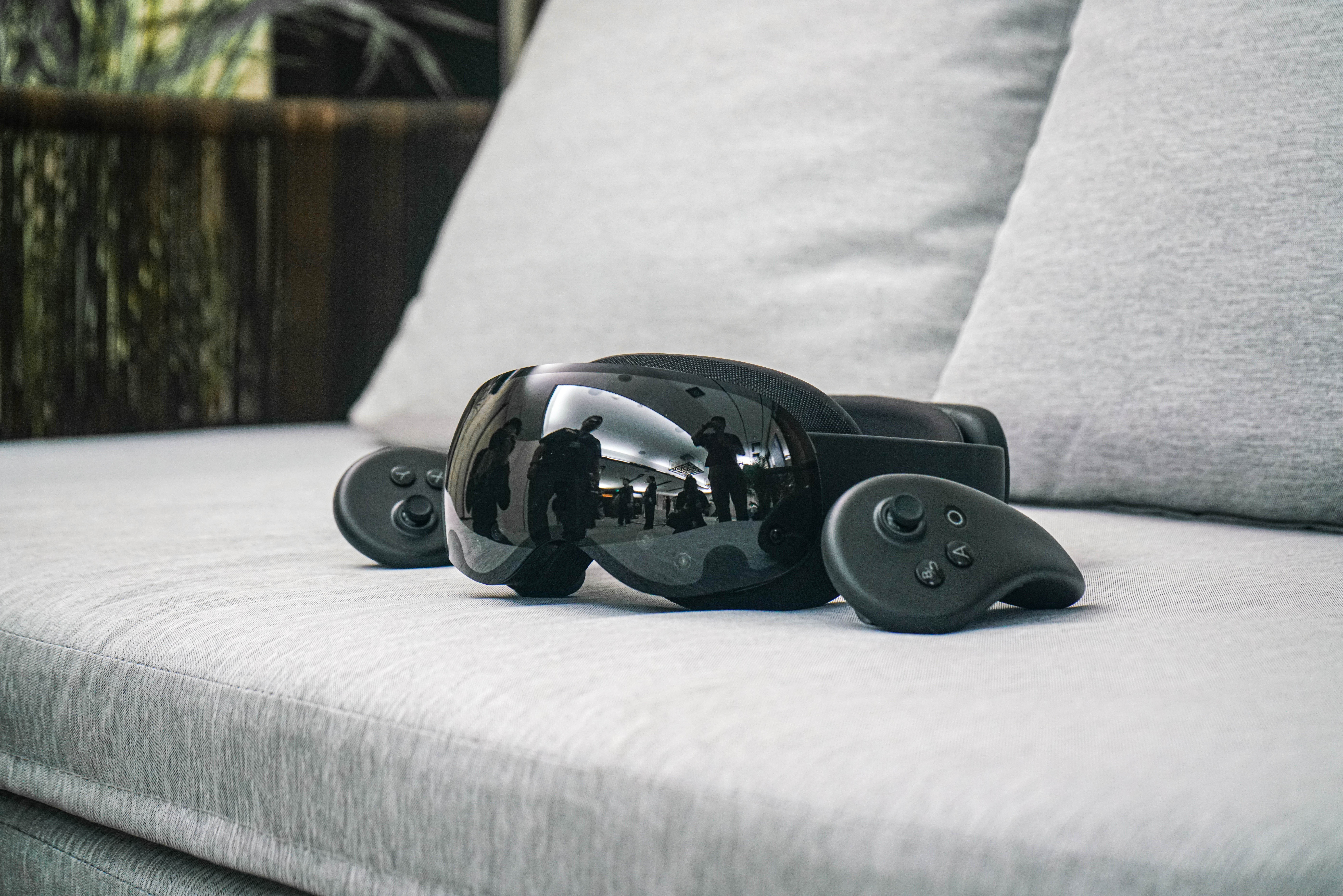 Chiec kinh chay Android muon canh tranh voi Apple tai chau A hinh anh