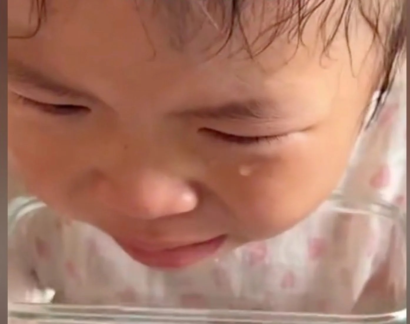 Phạt con khóc đầy tô ảnh 1 Phat con khoc day to anh 1