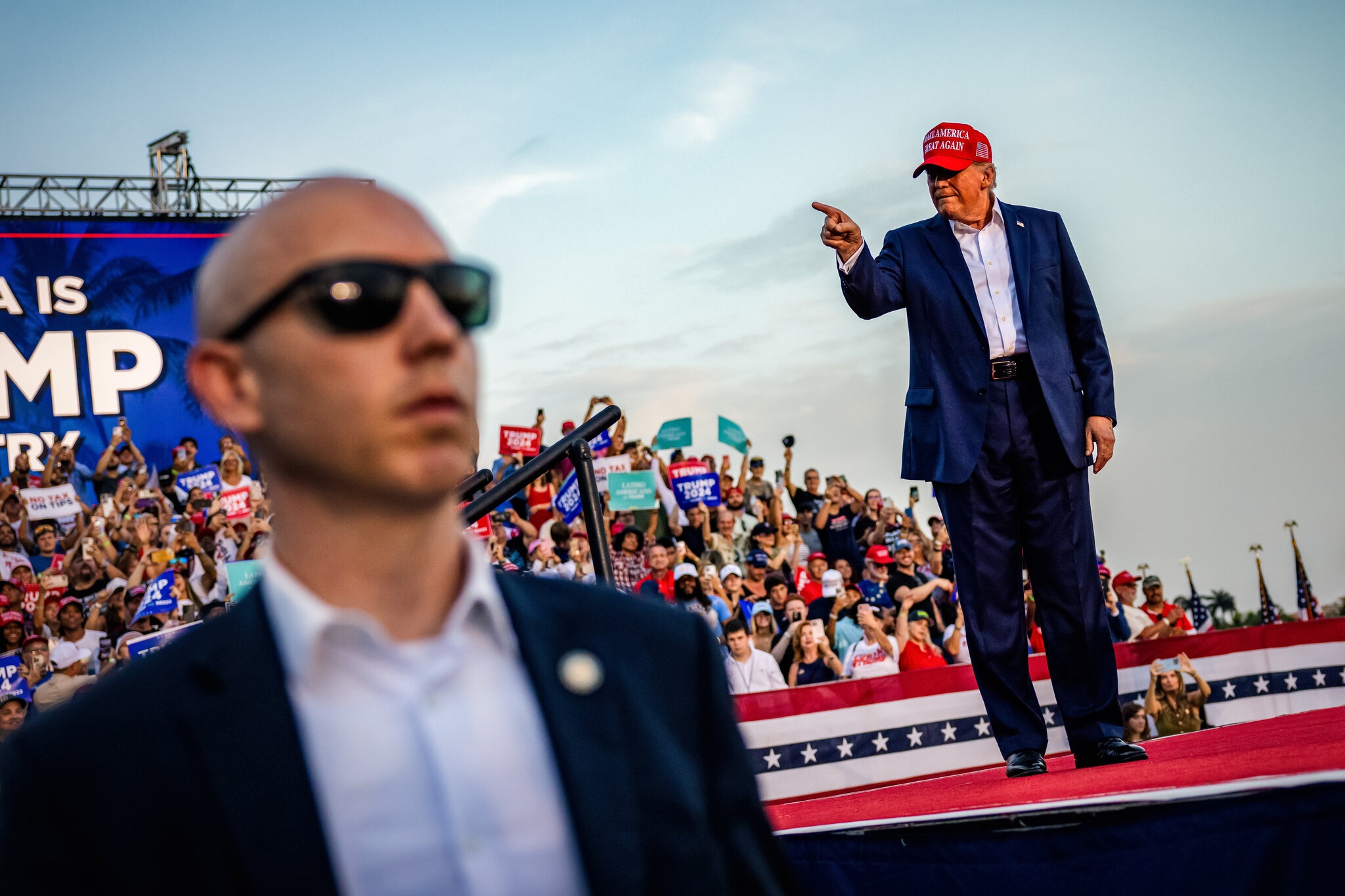 Tim Cook, Elon Musk noi gi sau vu am sat hut ong Trump hinh anh