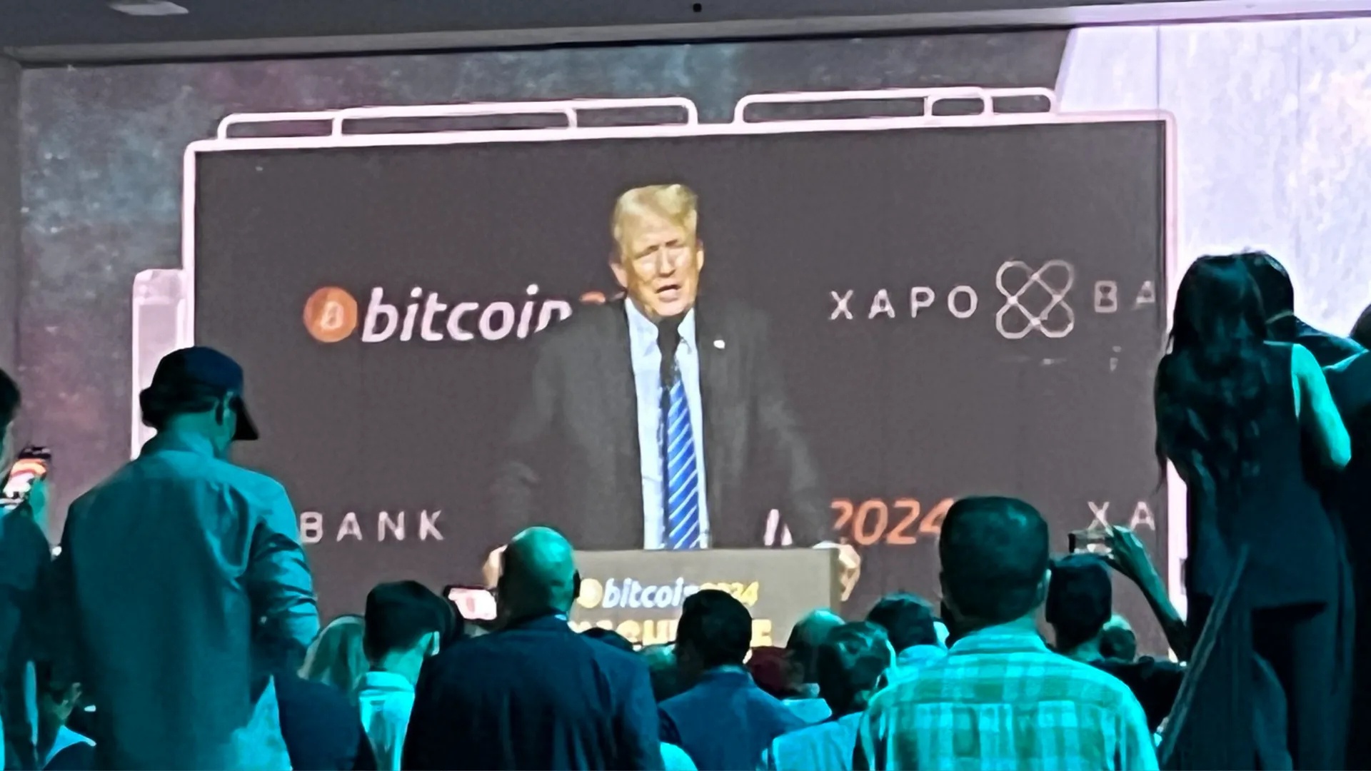 Donald Trump khong ban Bitcoin anh 2