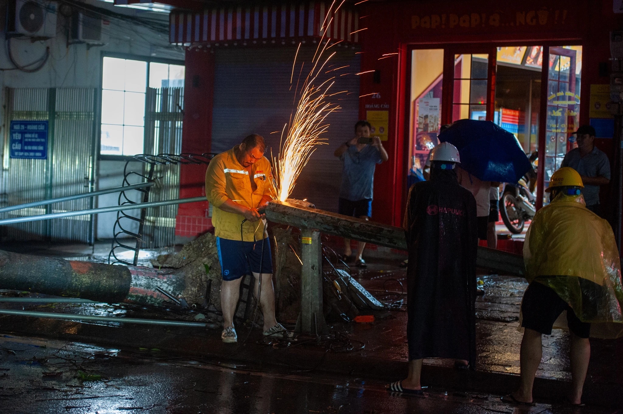 Hon 6.000 vi tri bi mat lien lac, 27 cot vien thong bi do vi bao Yagi hinh anh