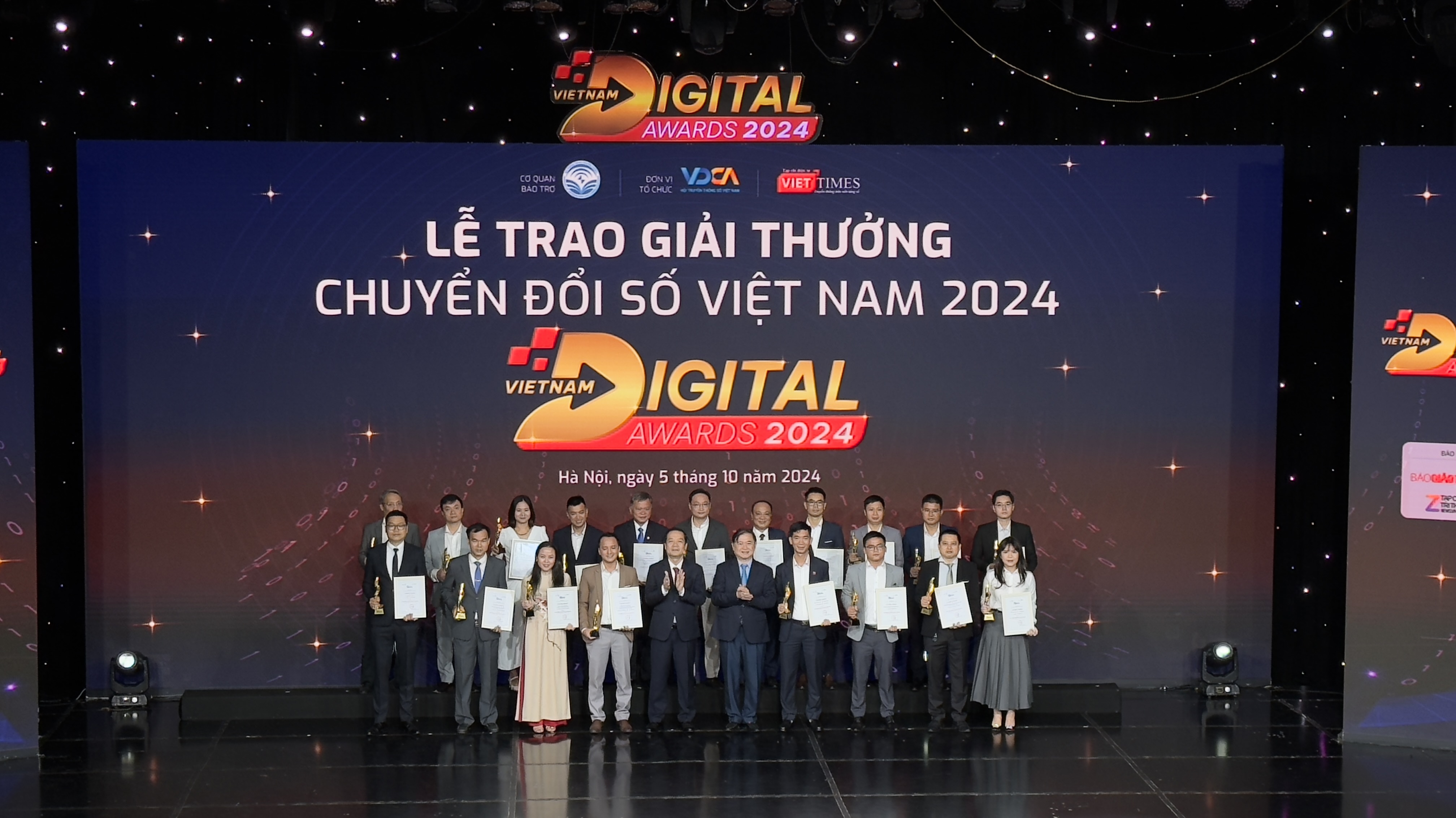 Vinh danh 45 don vi co giai phap Chuyen doi so xuat sac nam 2024 hinh anh