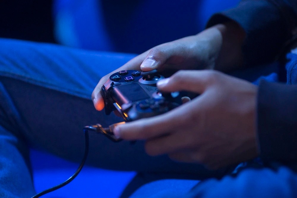 Nguoi duoi 18 tuoi khong duoc choi game qua 180 phut/ngay hinh anh