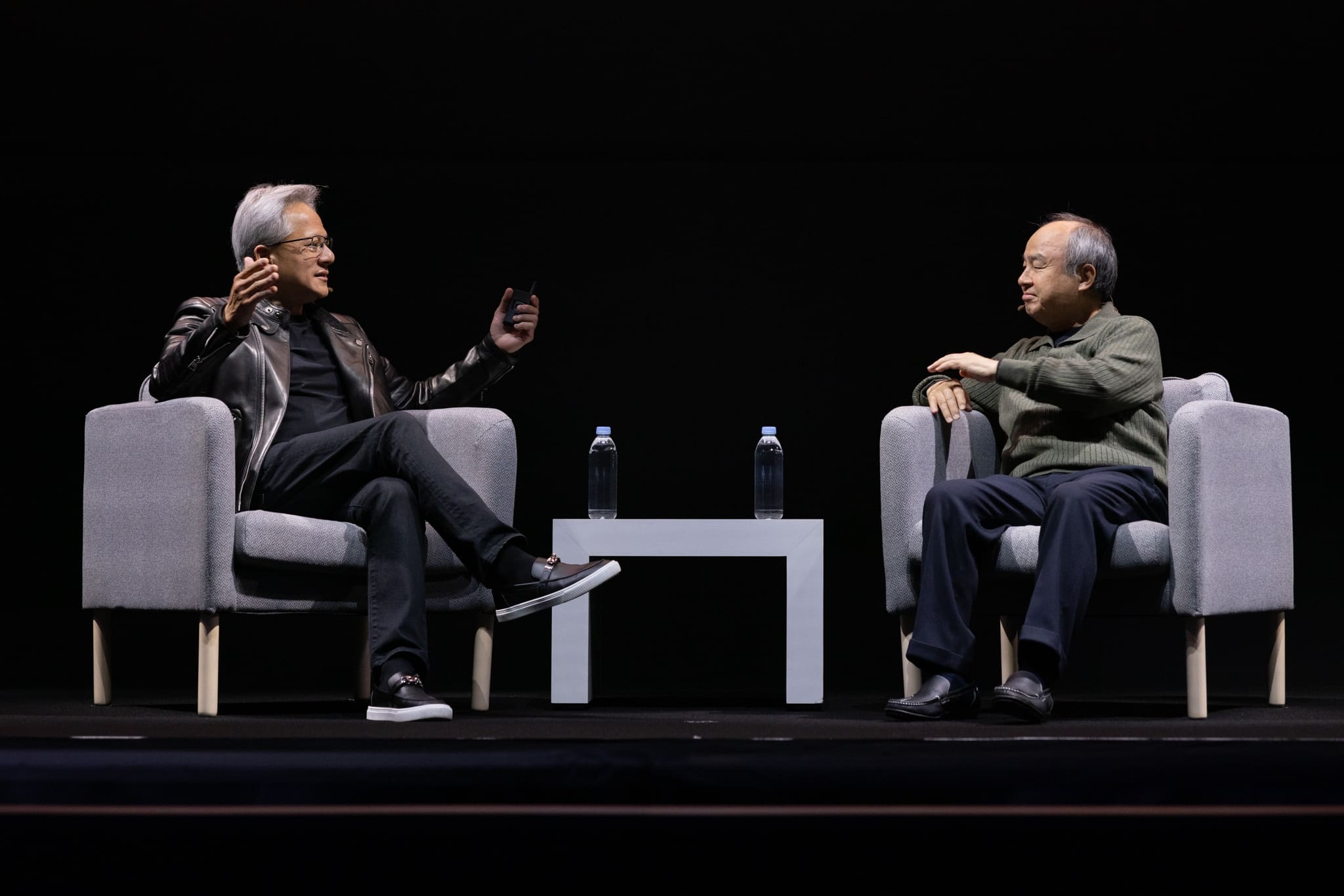 Dieu khien CEO Nvidia hoi han hinh anh