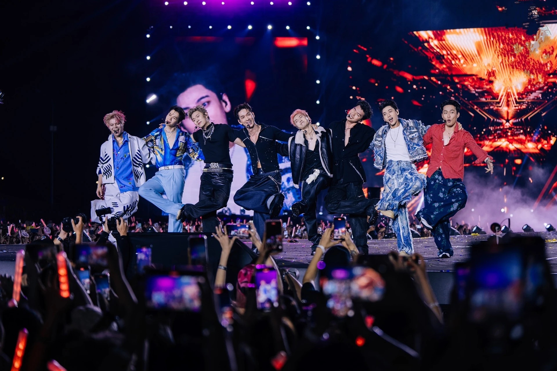 Chieu lua mua ve concert Anh trai hinh anh