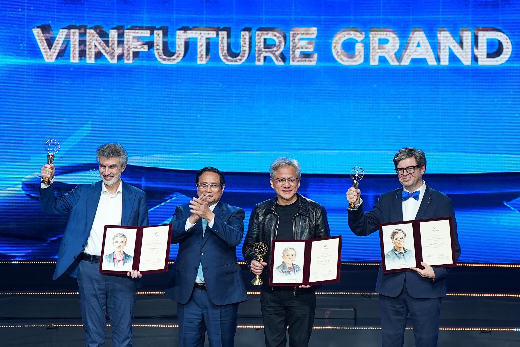 CEO Nvidia nhan giai thuong cao nhat cua VinFuture 2024 hinh anh