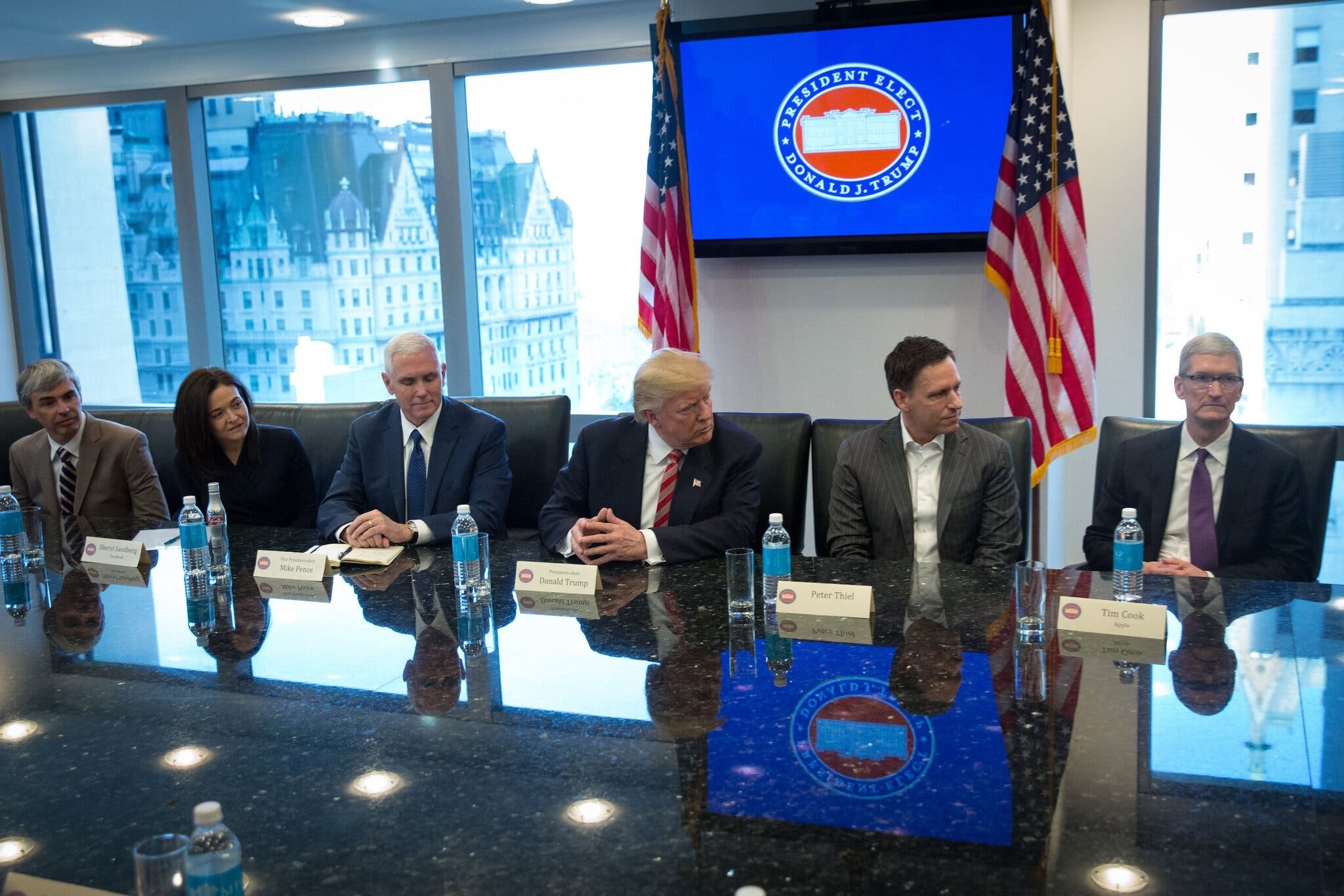 CEO den tham Trump anh 2