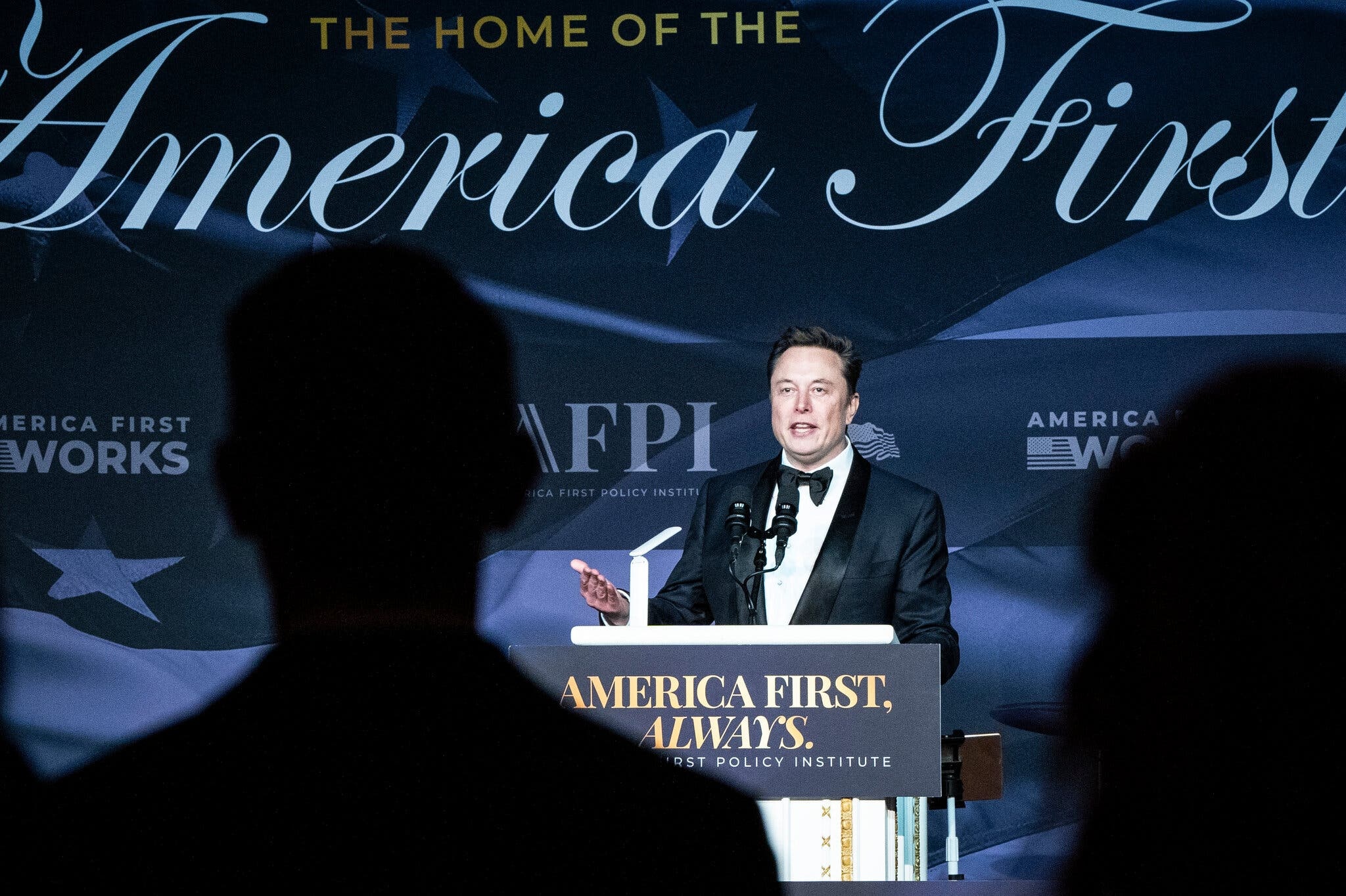 Nhung nguoi dang vay quanh Elon Musk hinh anh