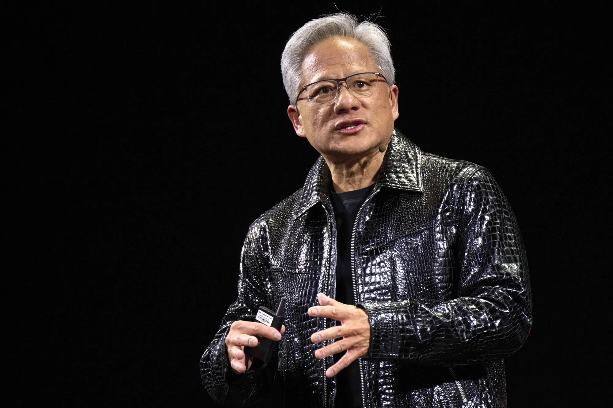 CEO Nvidia sap den Trung Quoc giua ‘tam bao’ hinh anh