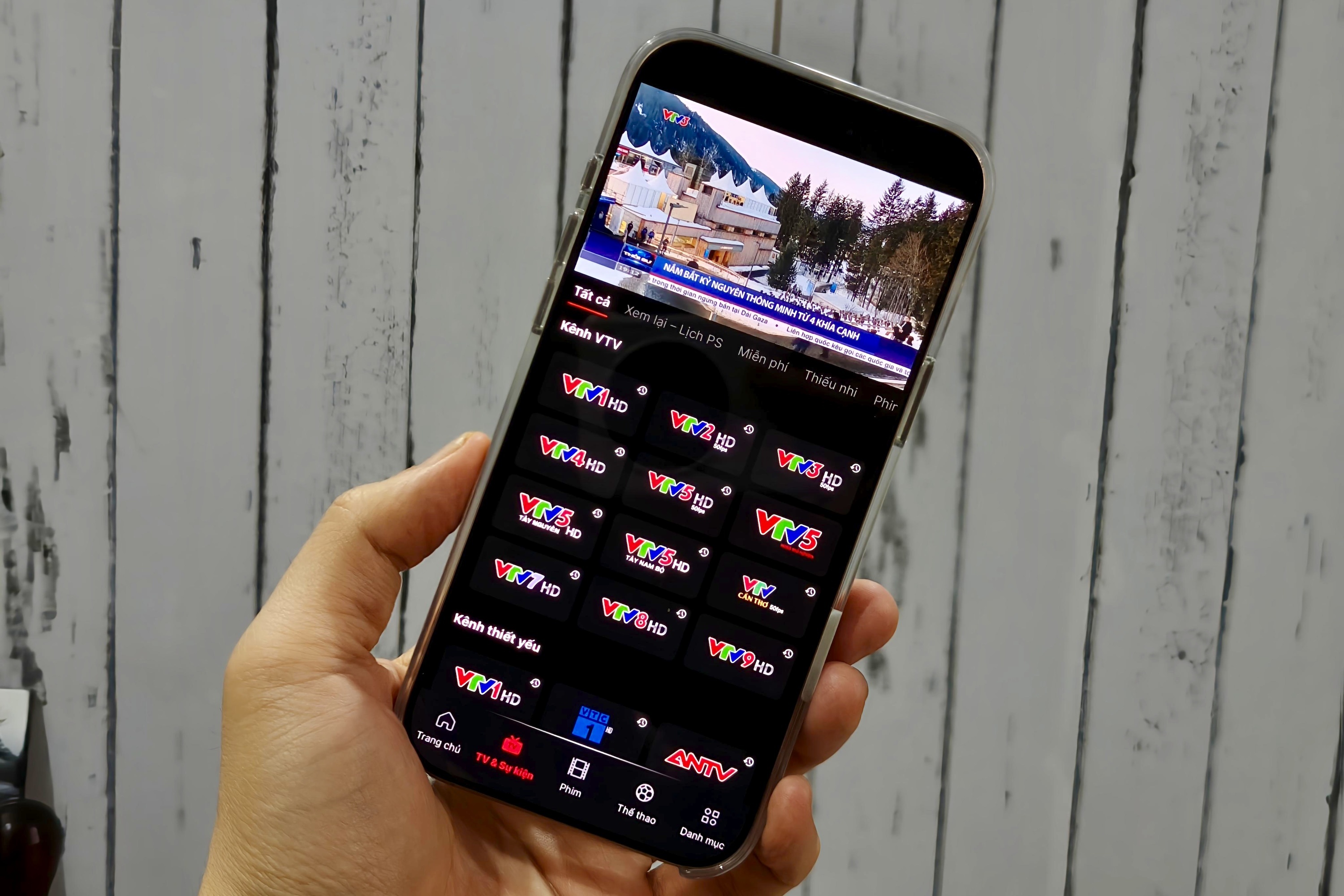 Kenh VTV2, VTV3 tro lai tren nhieu app xem truyen hinh hinh anh