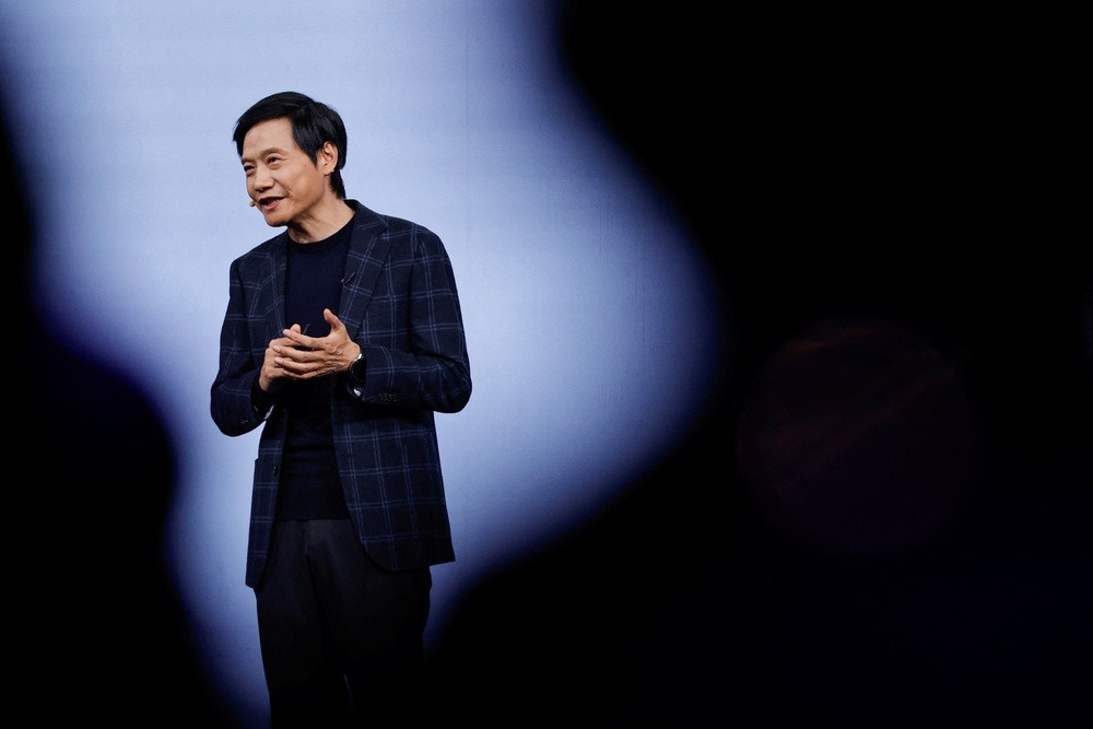 CEO Xiaomi len tieng hinh anh