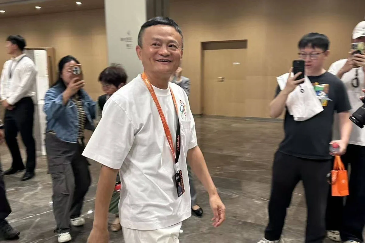 Jack Ma gay chu y khi tai xuat hinh anh