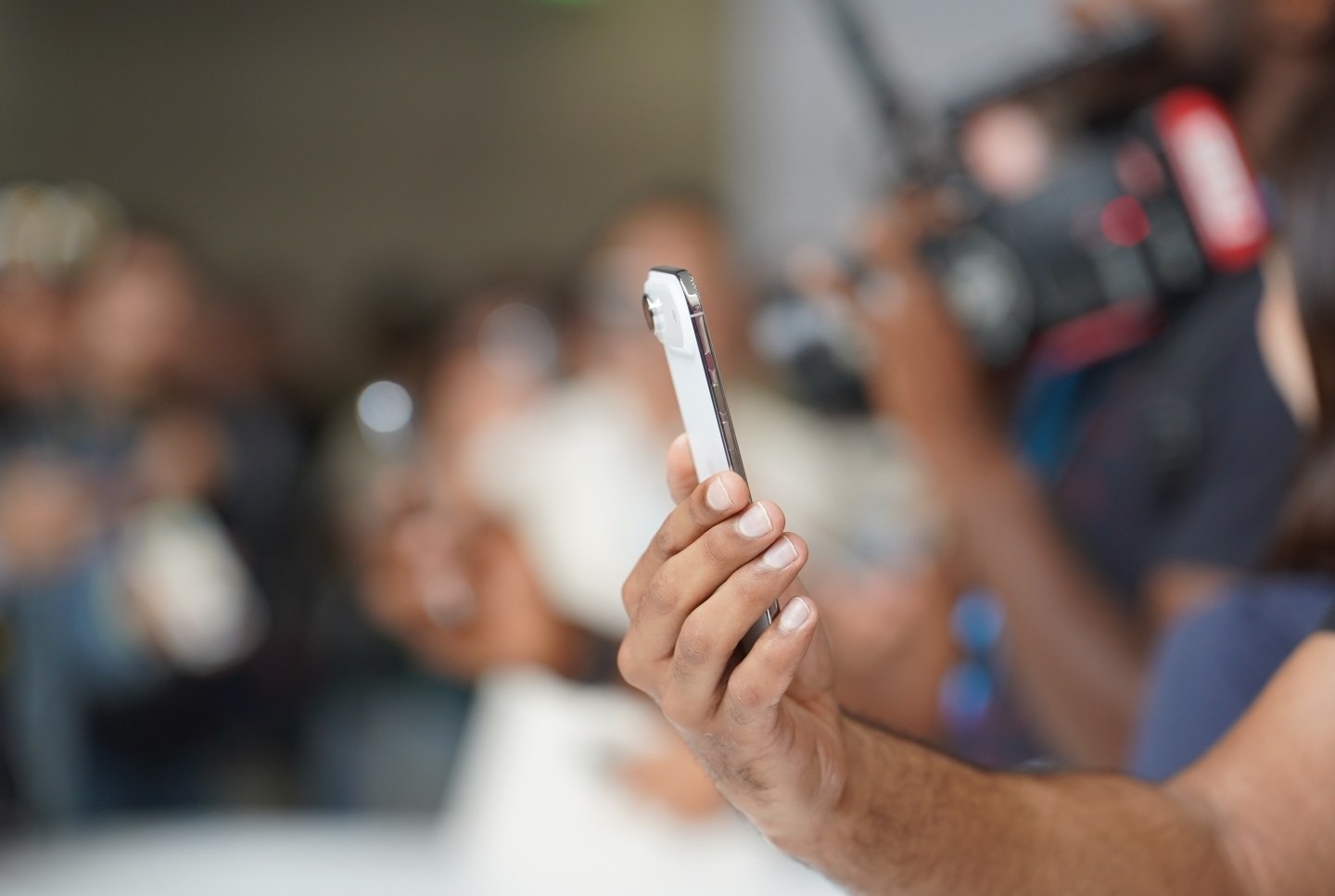 Pin iPhone Air co yeu? hinh anh