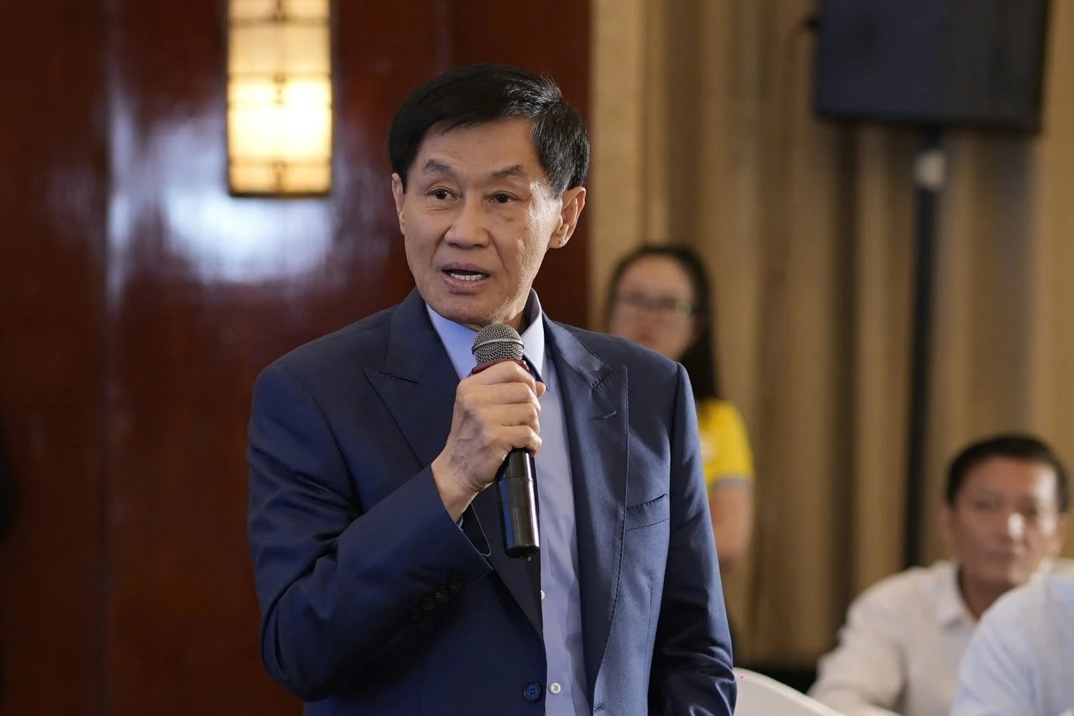 De xuat giao tu nhan khai thac cac mat bang TTTM chua hieu qua hinh anh