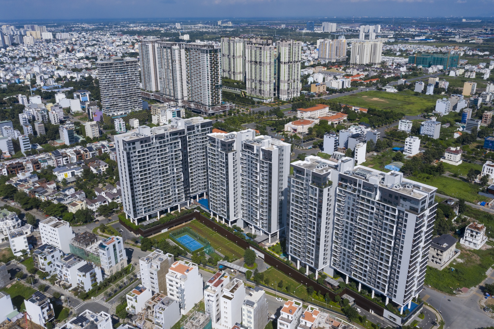 Nguoi mua nha chat vat anh 1