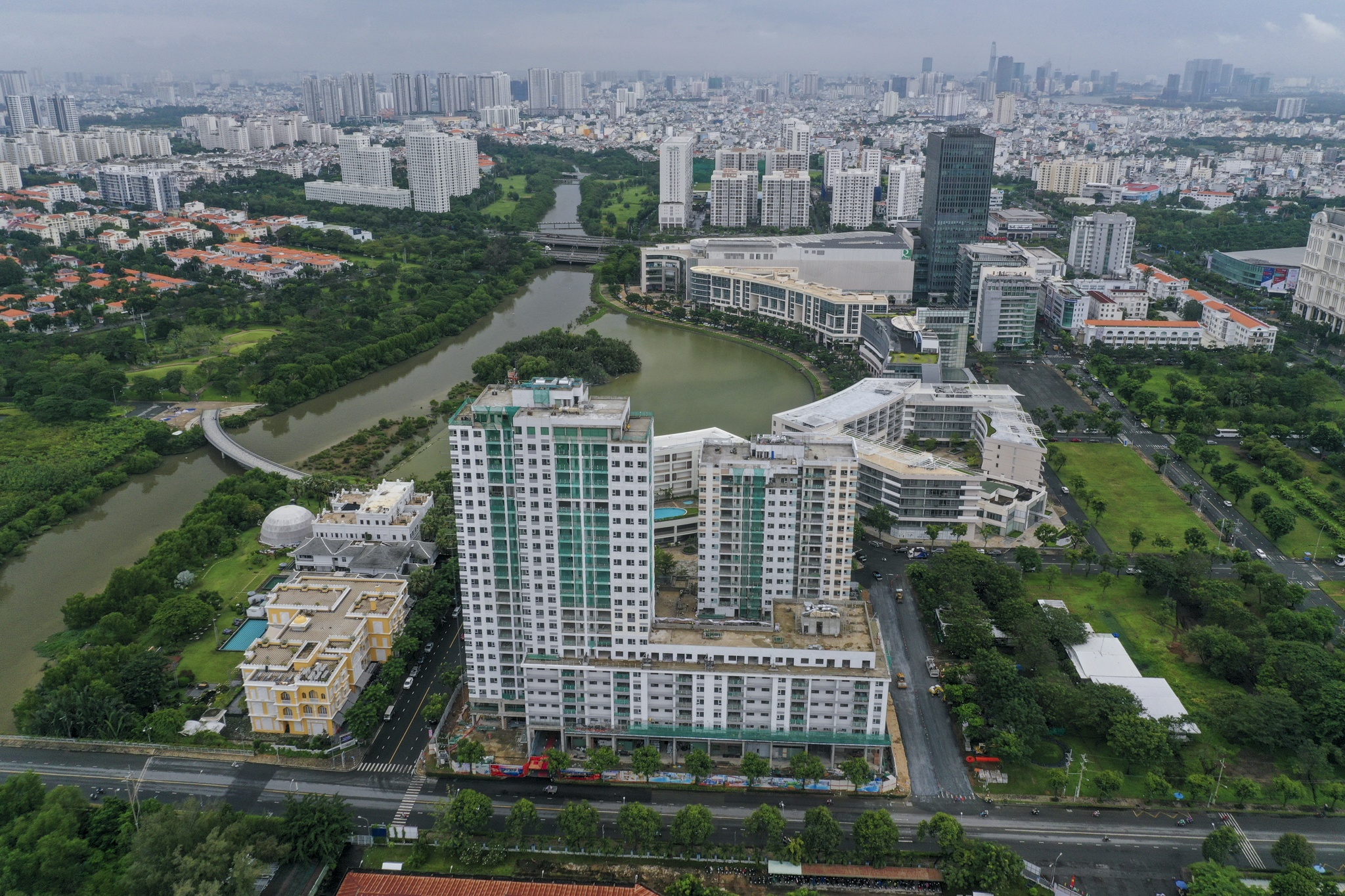 Thi truong gap kho, vi sao chu dau tu can ho van bung hang? hinh anh