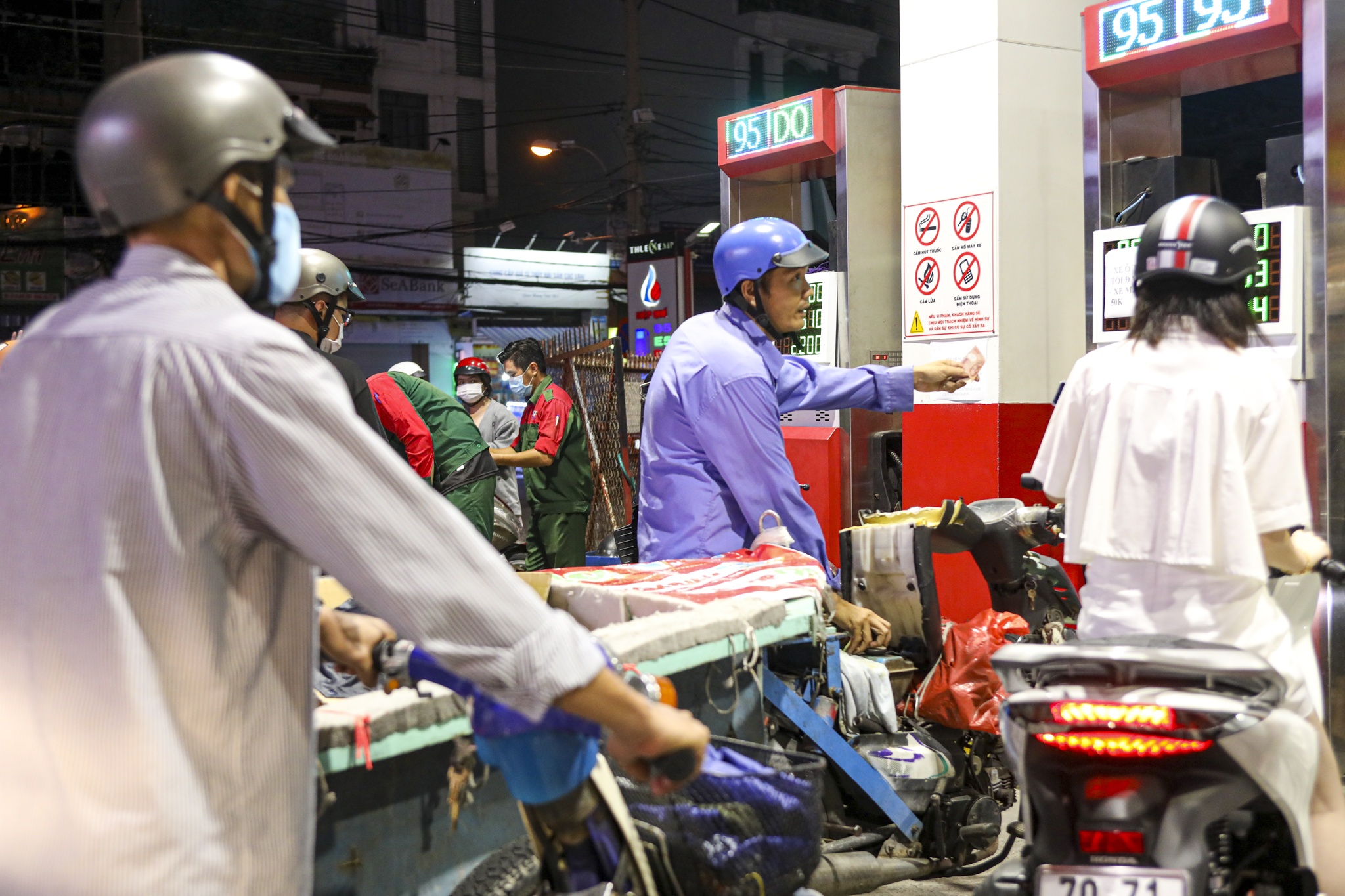 cay xang TP.HCM,  cay xang het xang anh 12