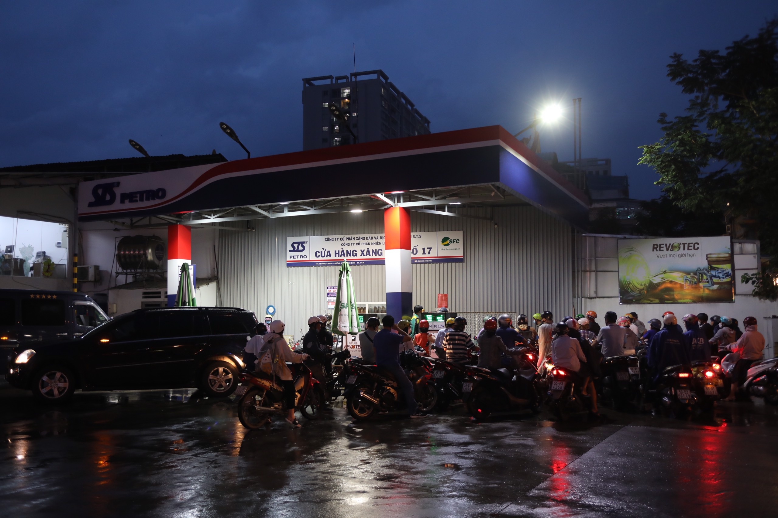 tphcm thieu xang anh 4