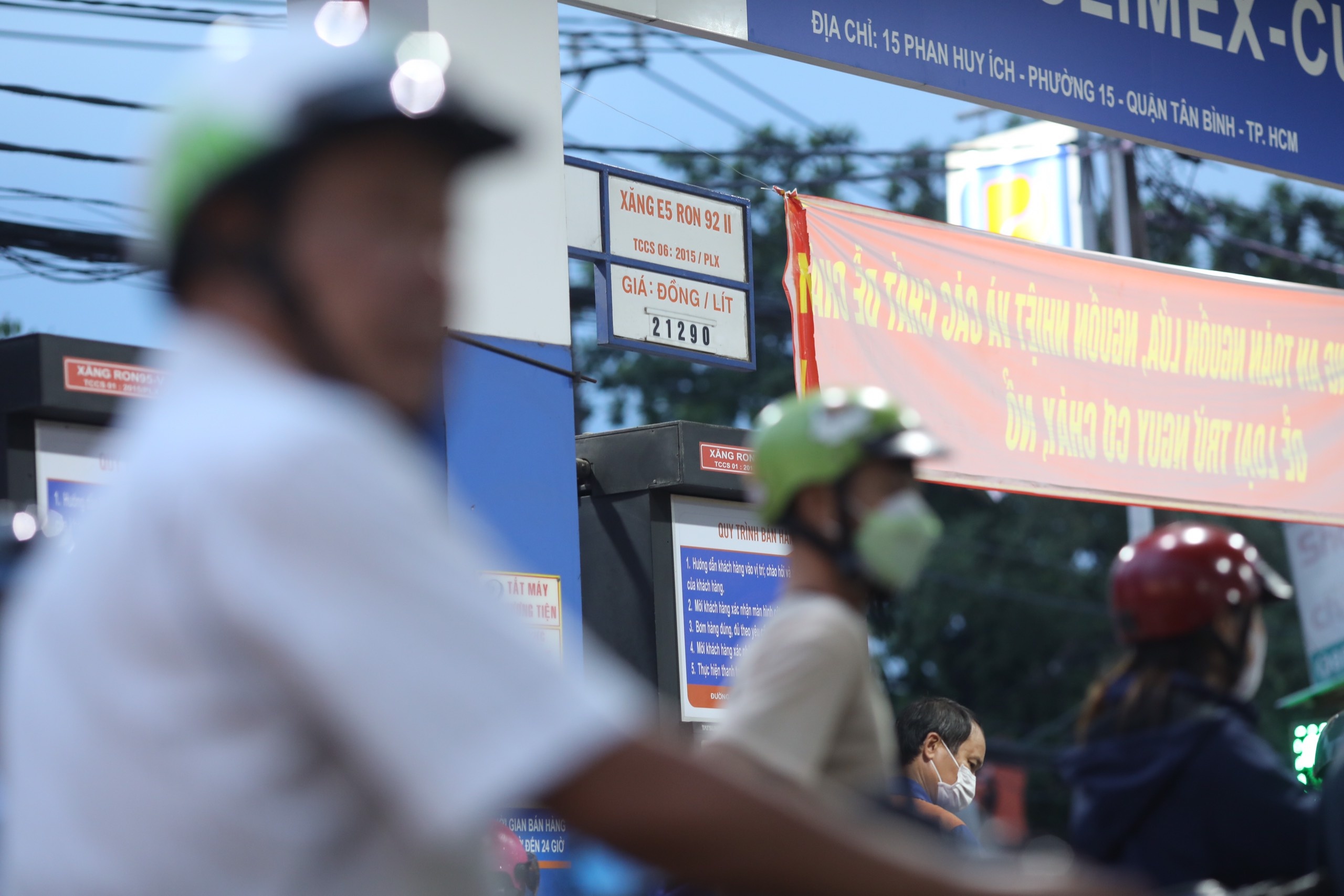 tphcm thieu xang anh 10