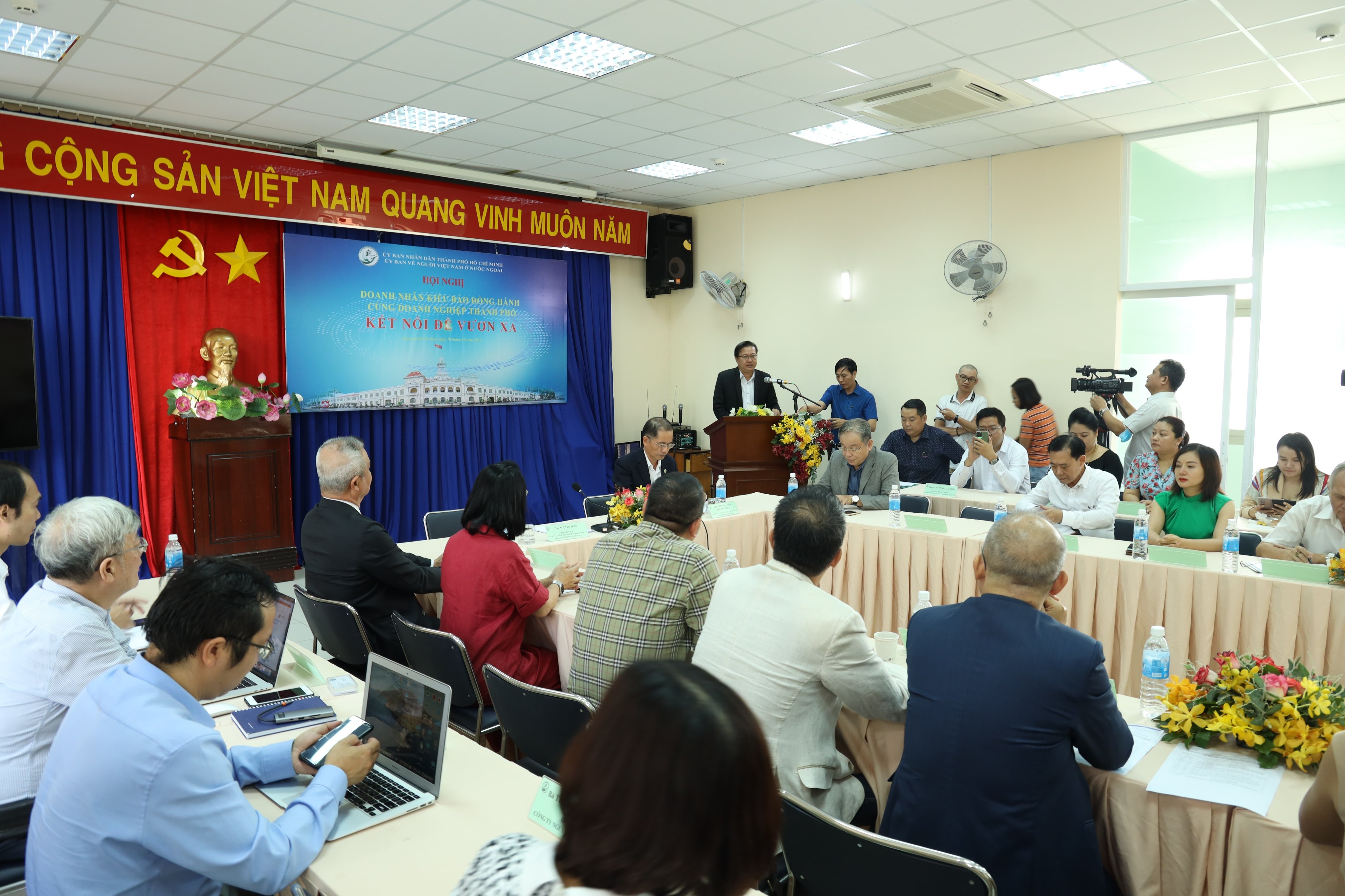 TP.HCM dang co hon 3.000 doanh nghiep cua kieu bao hinh anh