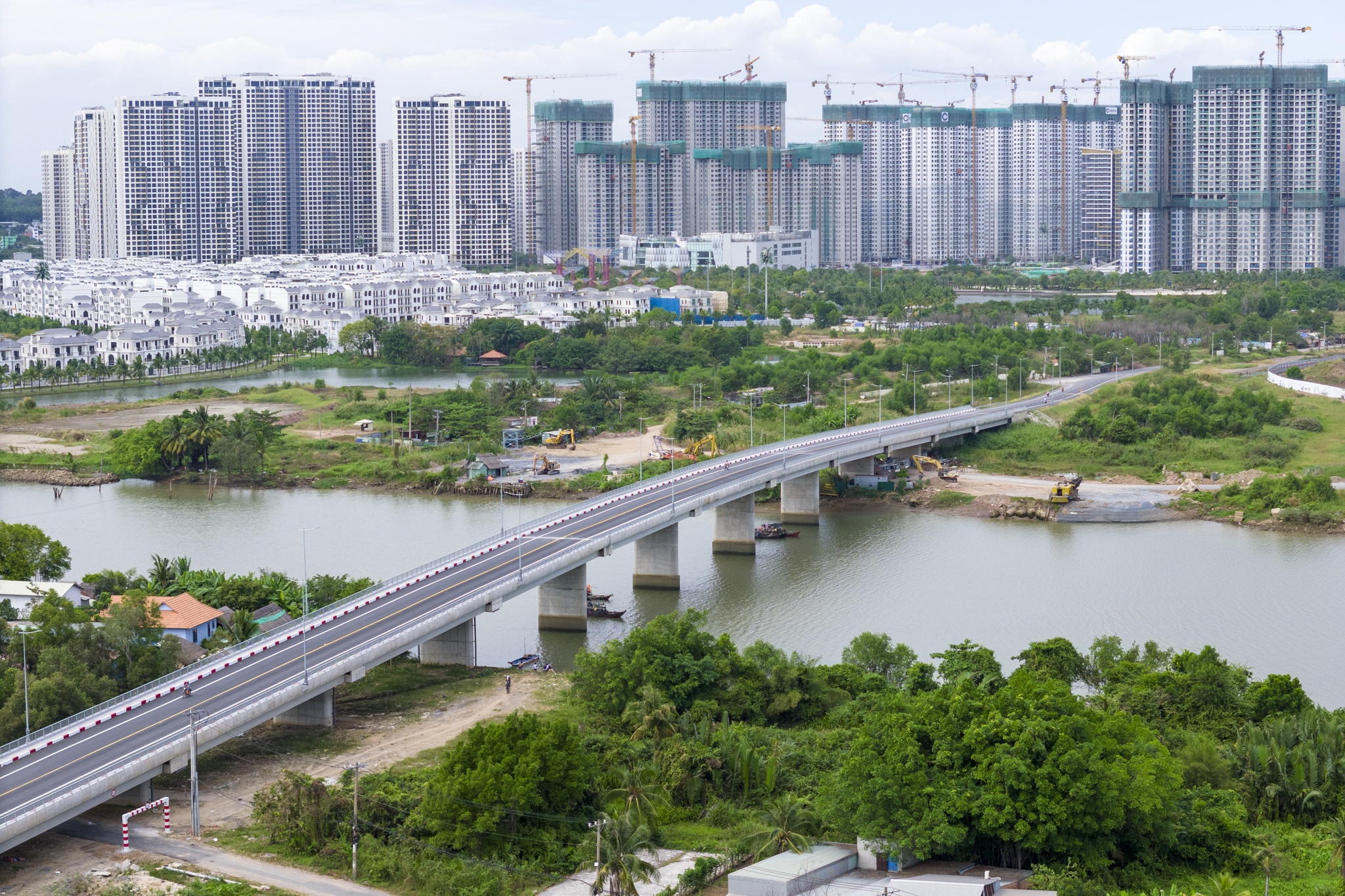 Vai chuc ty dong mot lo dat quanh cau cua ngo TP.HCM moi khanh thanh hinh anh