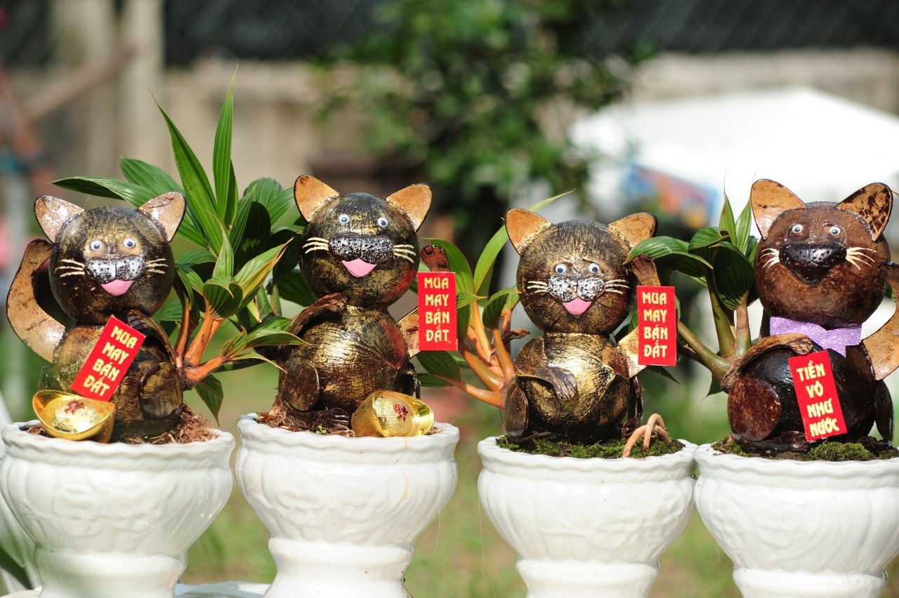 Thu hang tram trieu dong tu ban bonsai hinh meo hinh anh