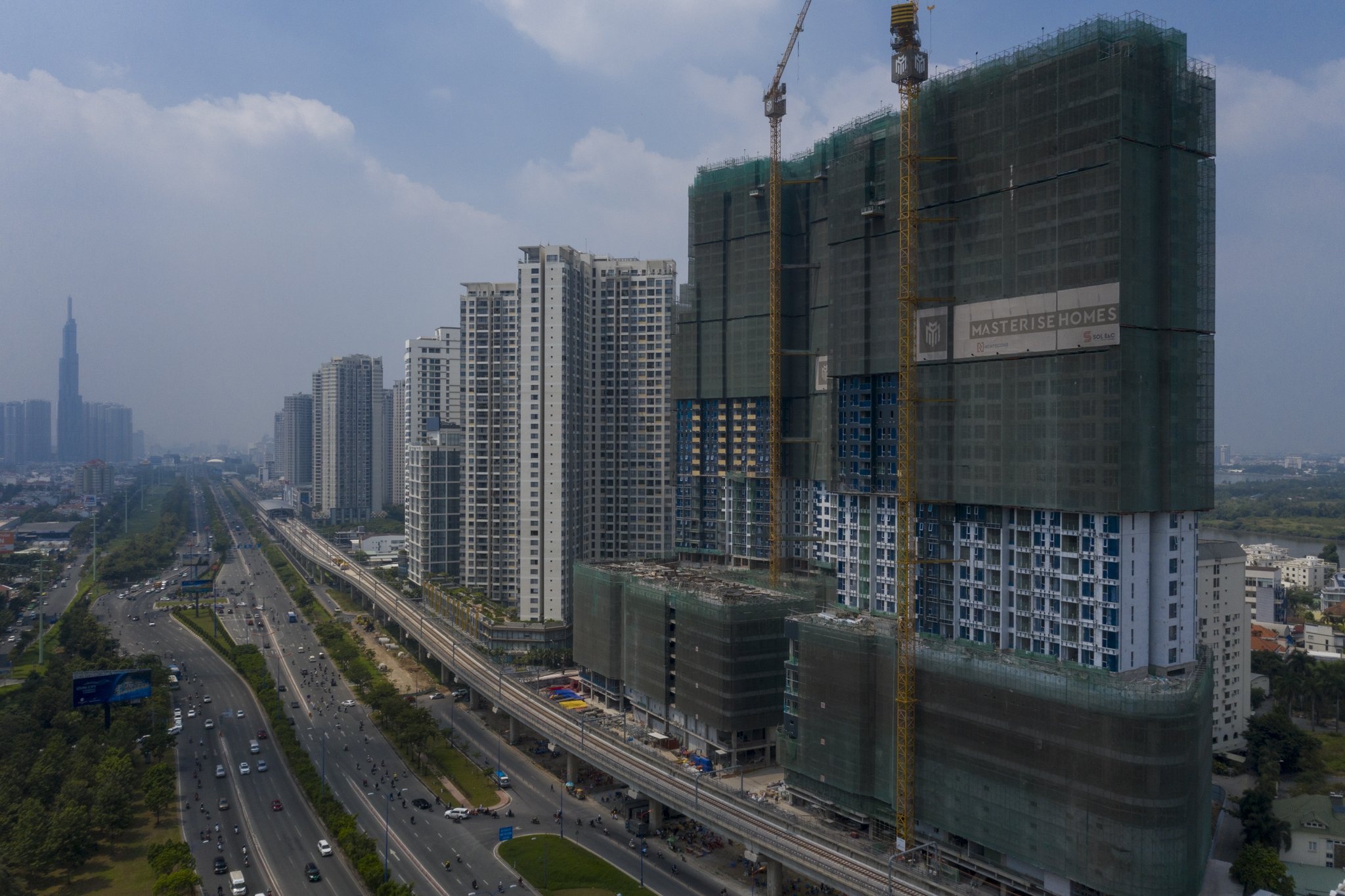 Gia chung cu doc metro so 1 ngay cang dat do hinh anh