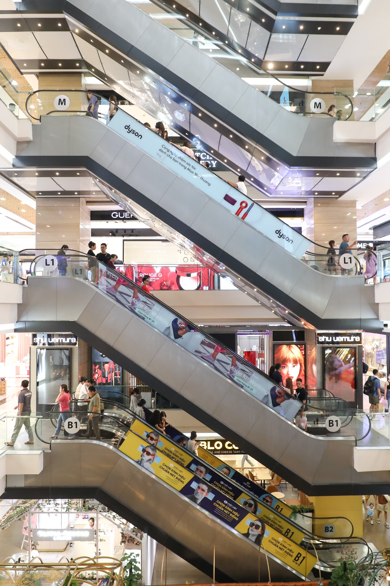 trung tam thuong mai anh 8