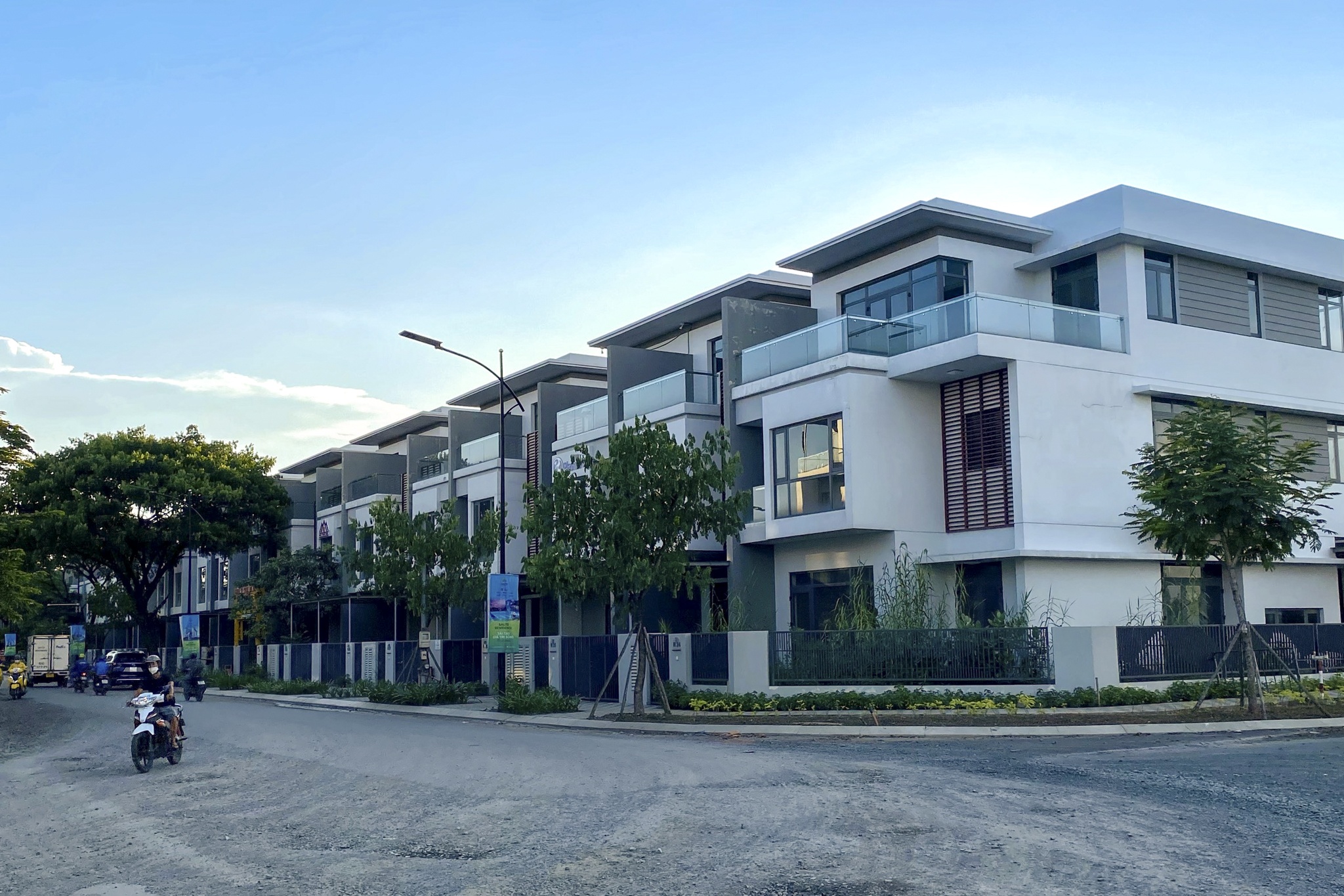 Thanh khoan nha pho, biet thu phia Nam ve day 10 nam hinh anh