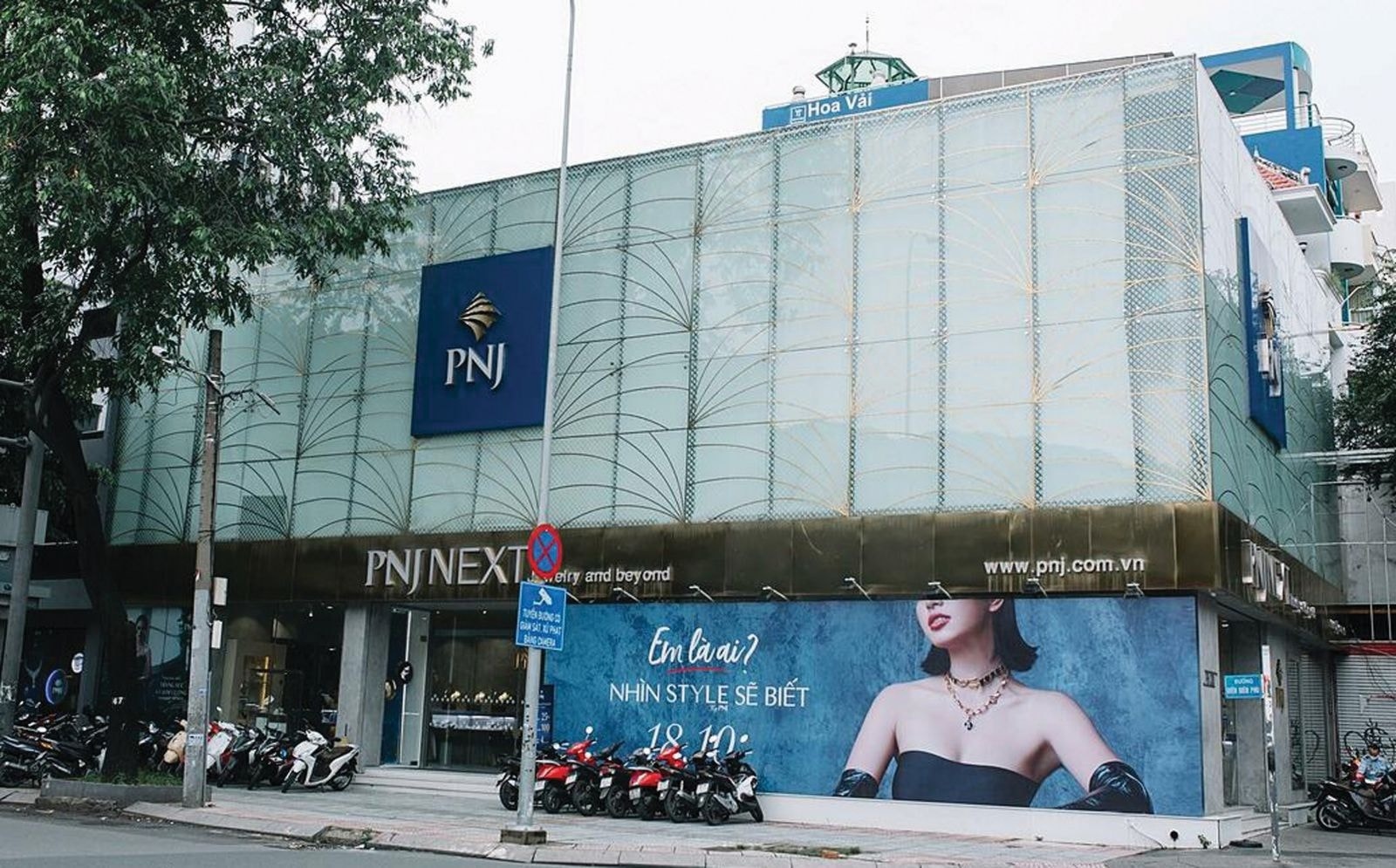 Sau The Gioi Di Dong, ong Pham Nhat Vuong bat tay voi PNJ lam tram sac hinh anh