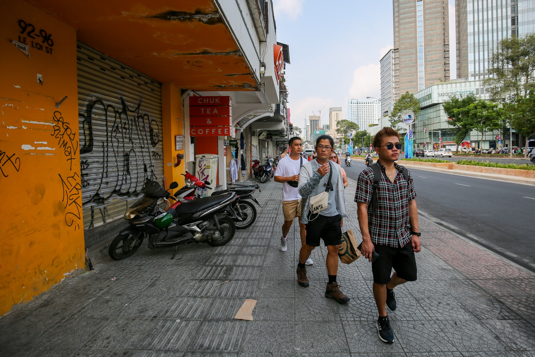 Mat bang 'dat vang' Le Loi van e am sau gan 1 nam thao go rao chan hinh anh