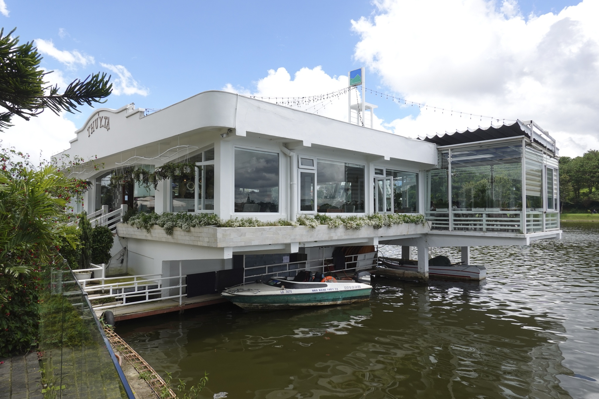 nha hang thuy ta anh 6