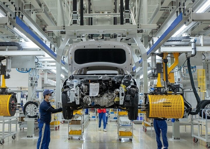 Vi sao nhieu bo e ngai de xuat giam phi truoc ba cho oto trong nuoc? hinh anh