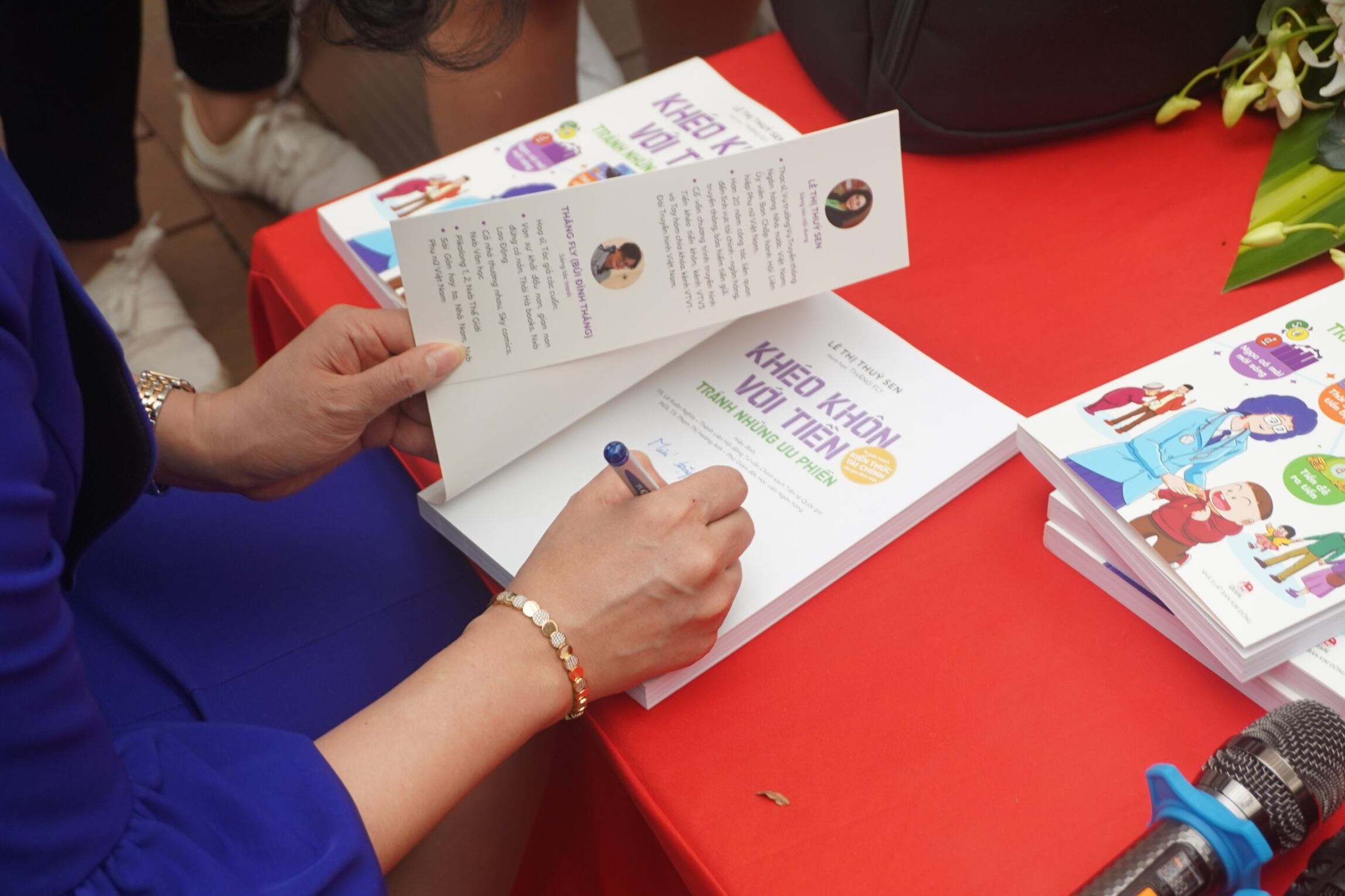 'Xuat ban sach tai chinh gop phan giam thieu rui ro lua dao' hinh anh