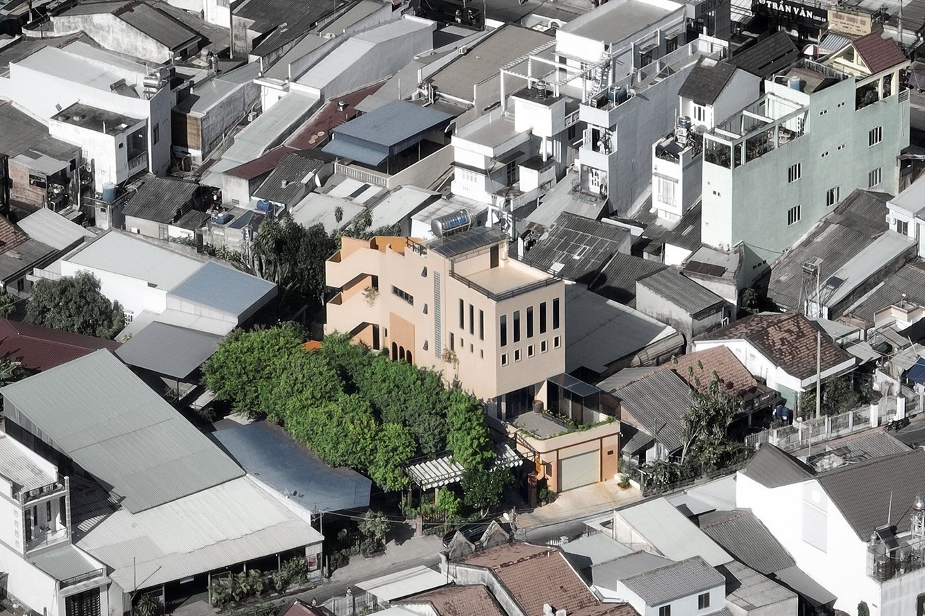 Chi hon 4 ty bien manh dat 'dau voi duoi chuot' thanh can nha doc la hinh anh