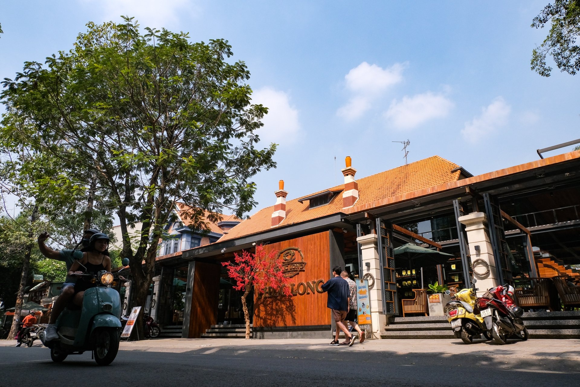 Doan duong hon 1 km o Thao Dien co hang chuc quan ca phe, nha hang hinh anh