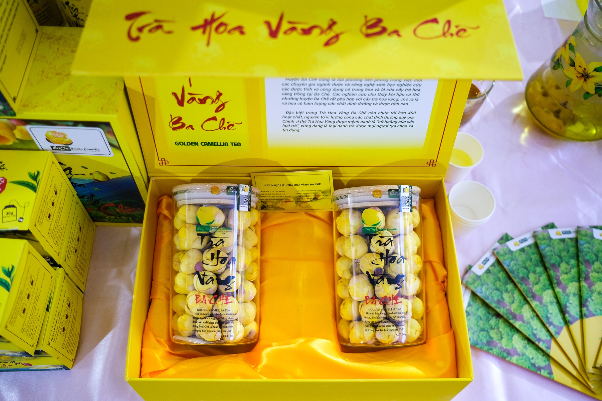 Tra hoa vang gia 15 trieu dong/kg lam qua Tet hinh anh