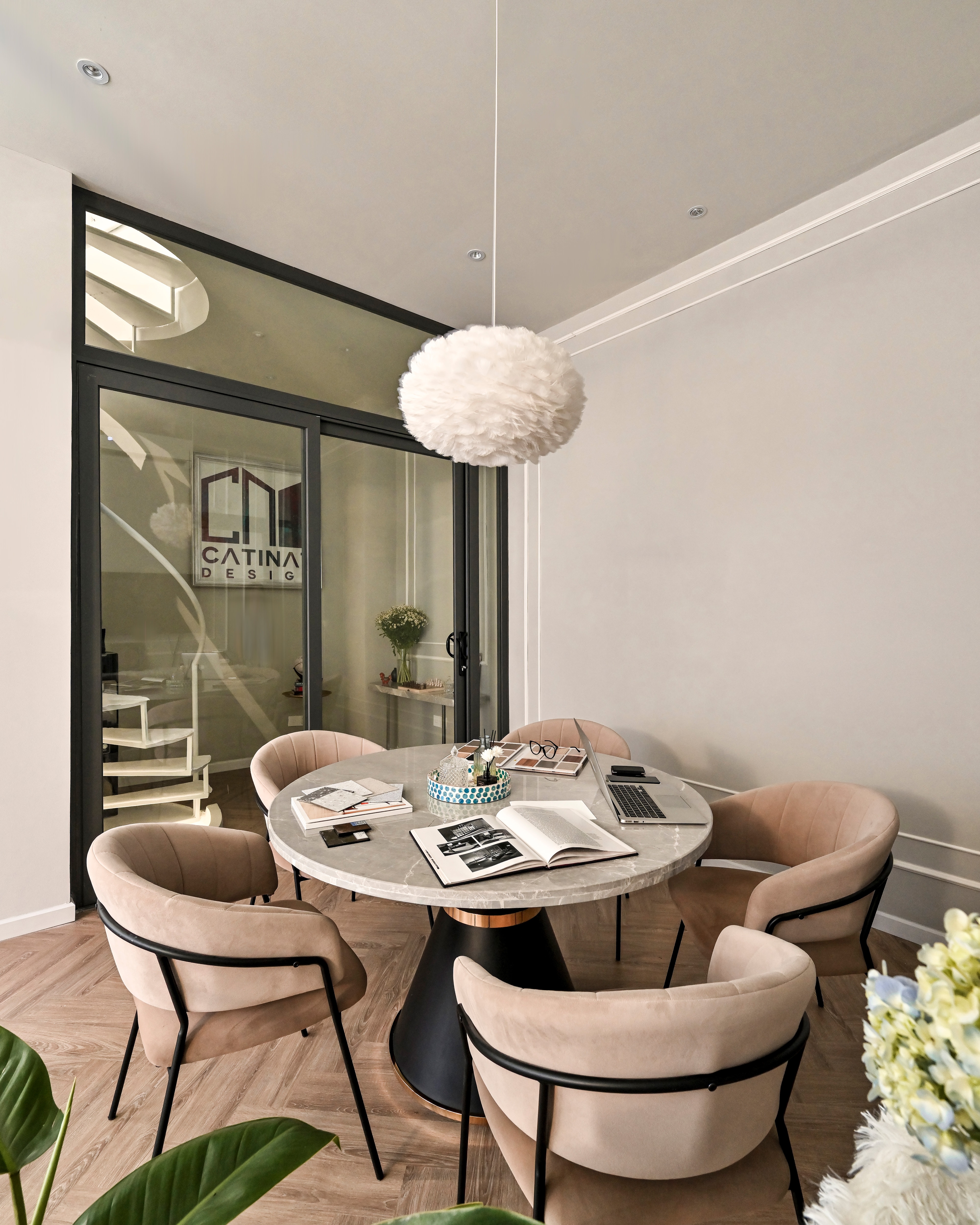 emily in paris ảnh 9 emily in paris anh 9