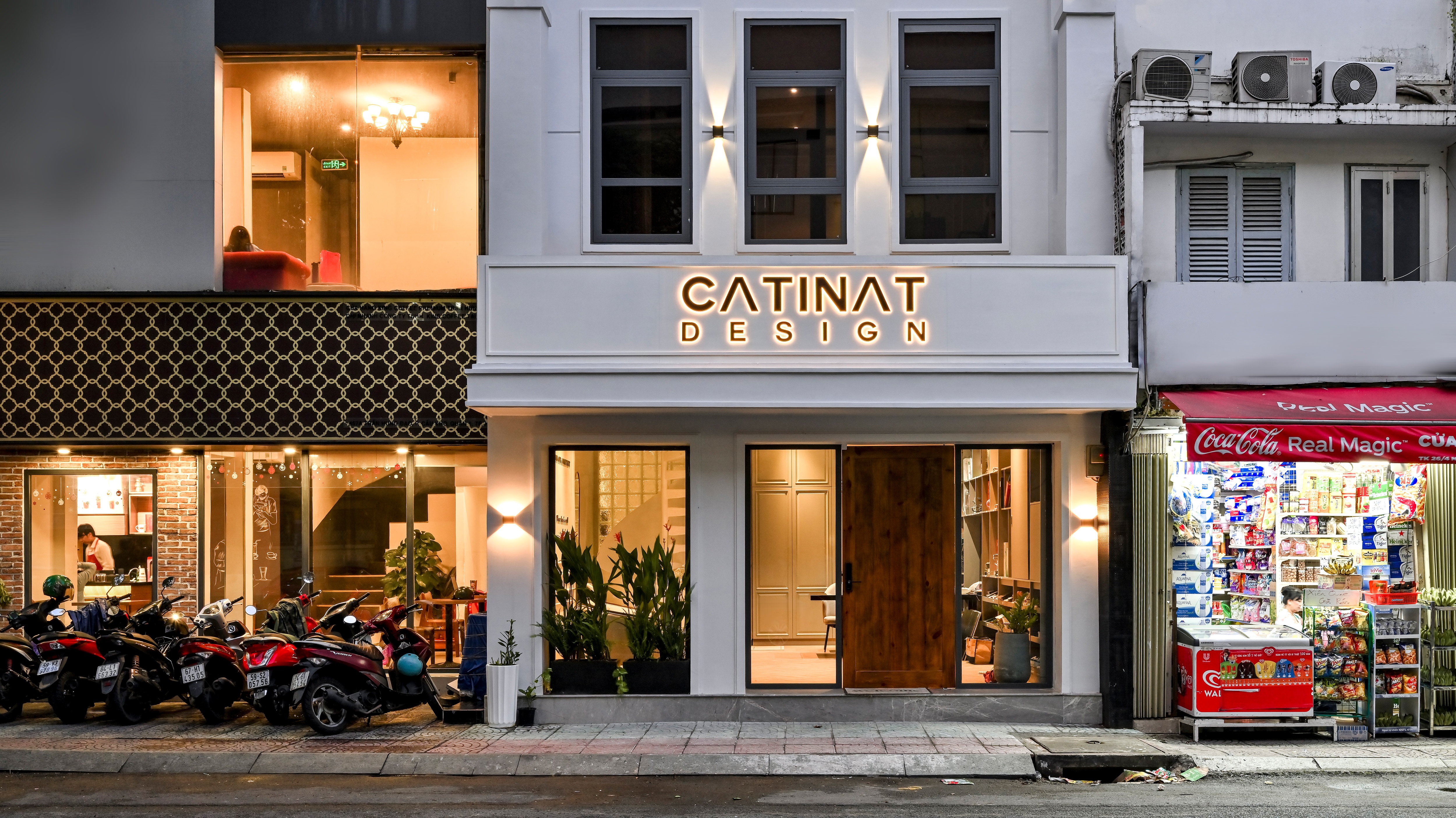 Chi 300 trieu bien can nha cu thanh van phong kieu 'Emily in Paris' hinh anh