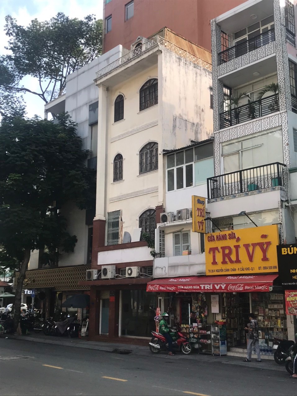 emily in paris ảnh 1 emily in paris anh 1