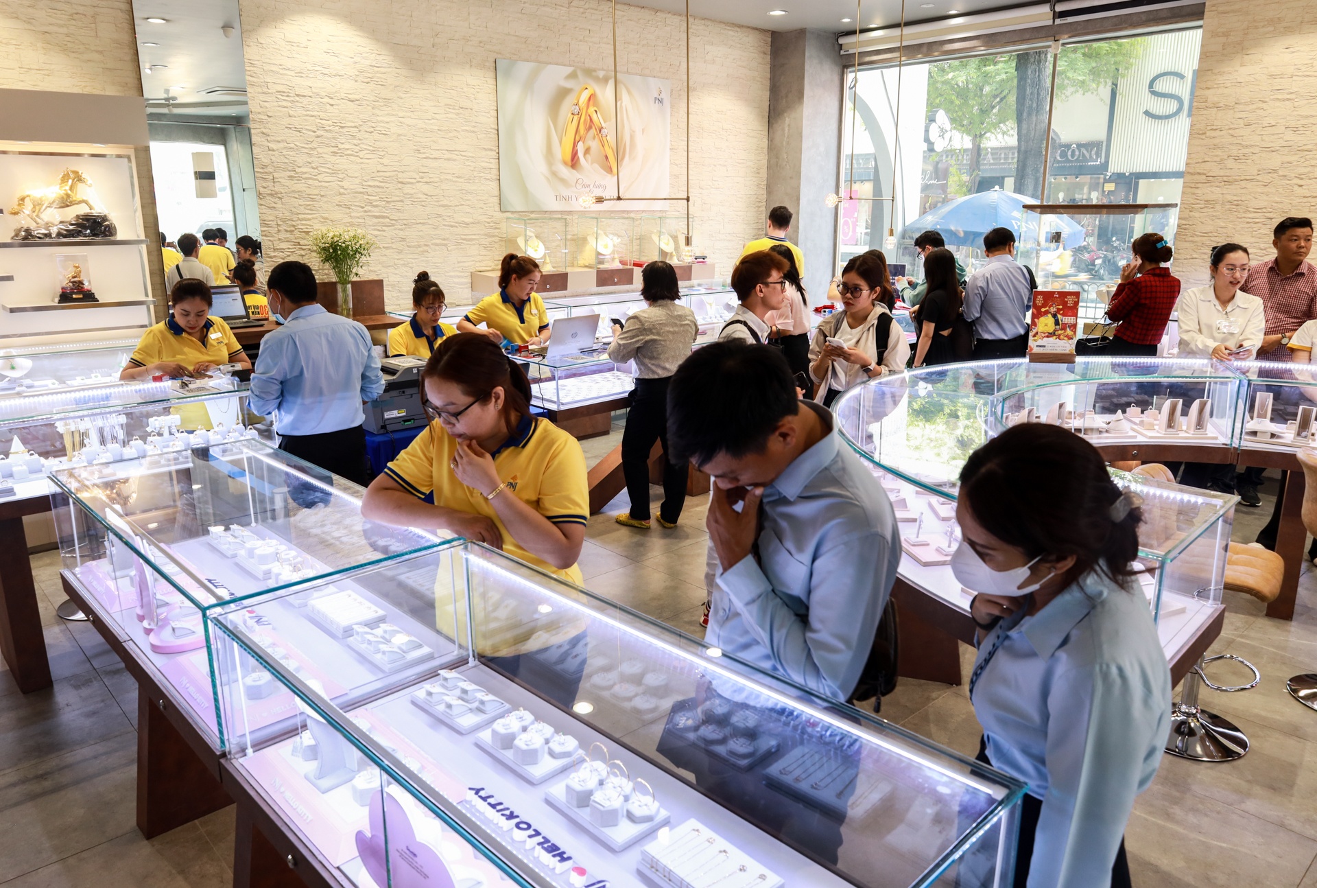 gia vang hom nay anh 2