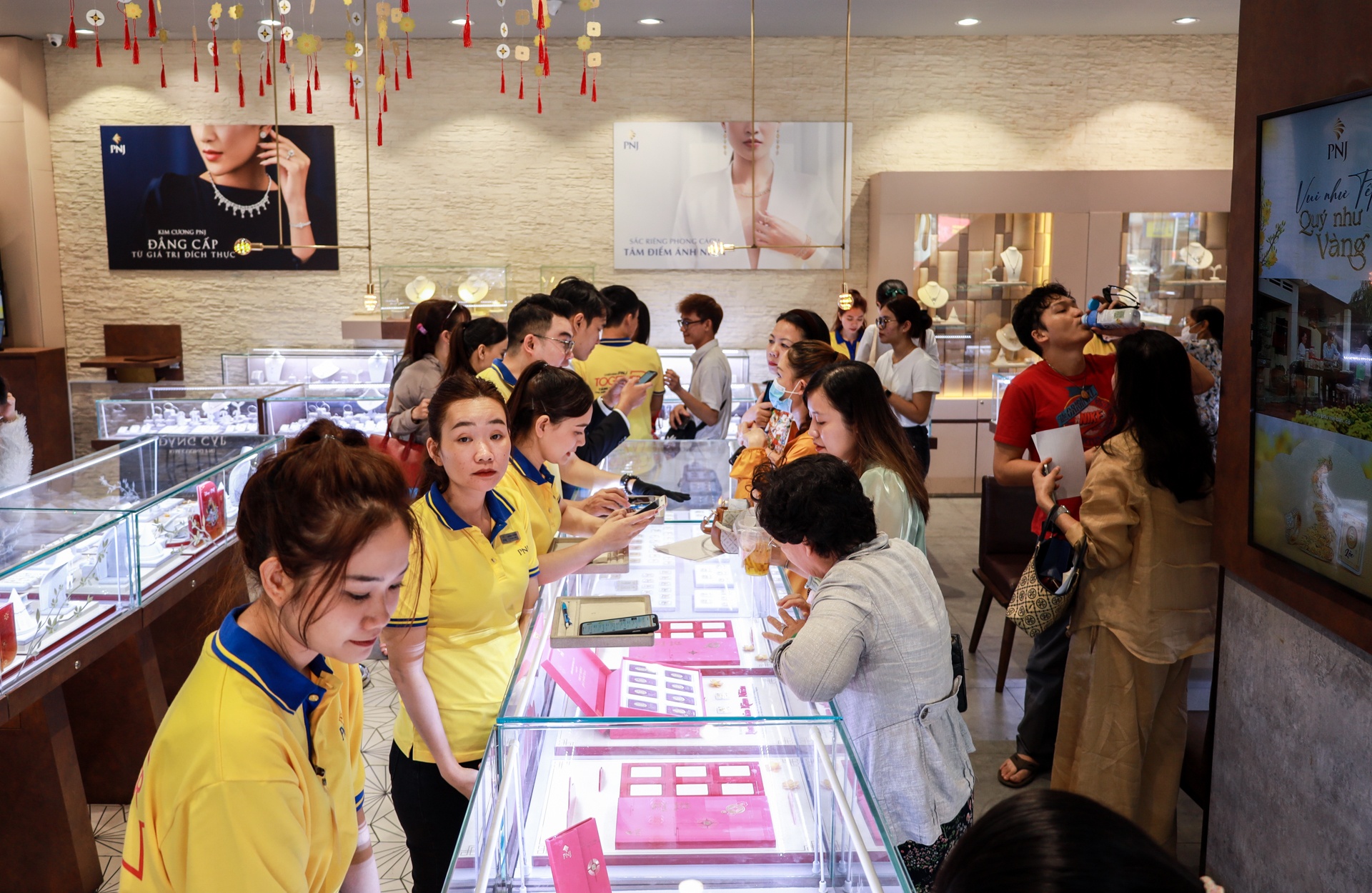 gia vang hom nay anh 6