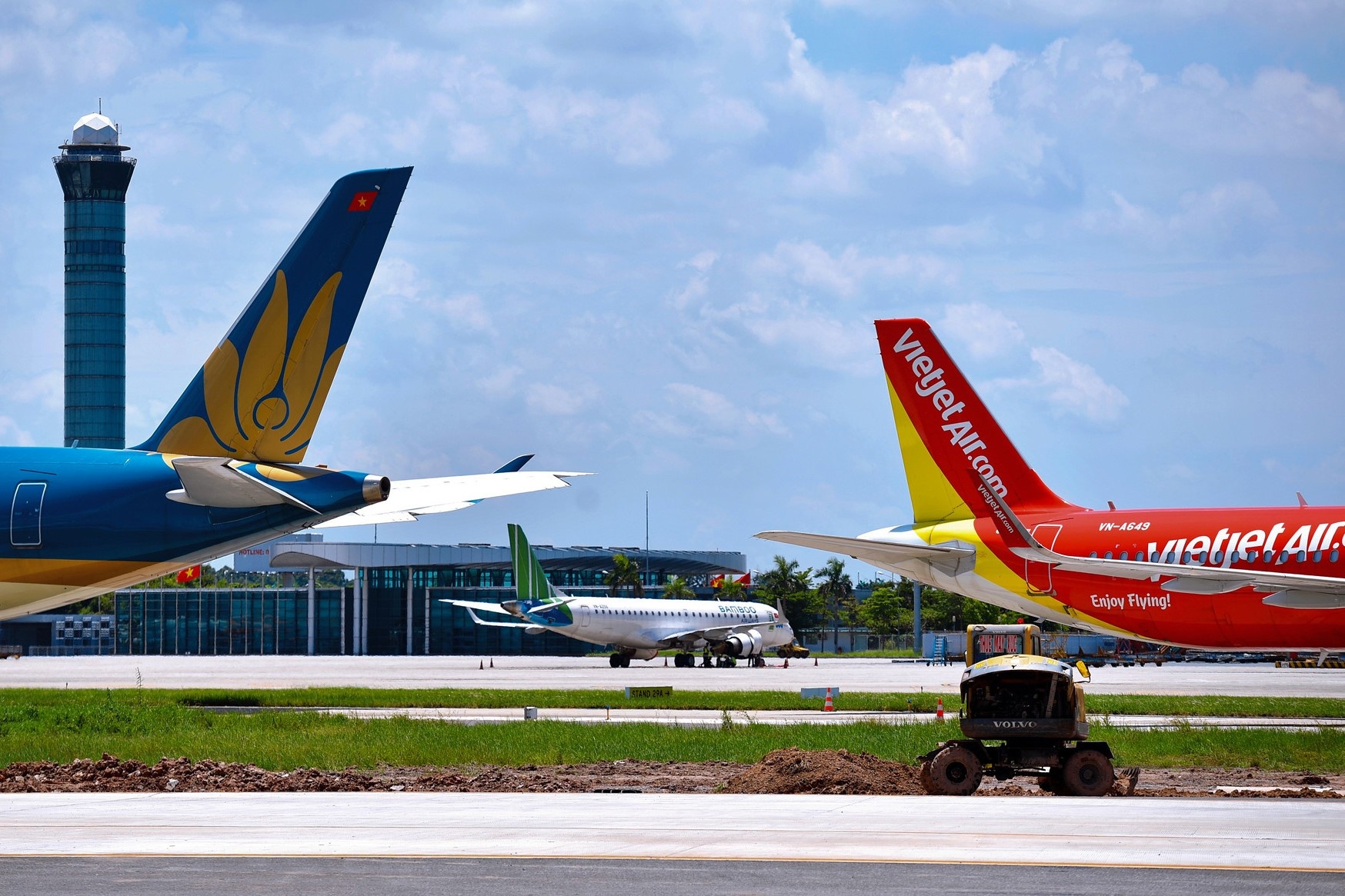 Loat hang hang khong Viet bi ACV nhac no, canh bao nguy co bi kien hinh anh