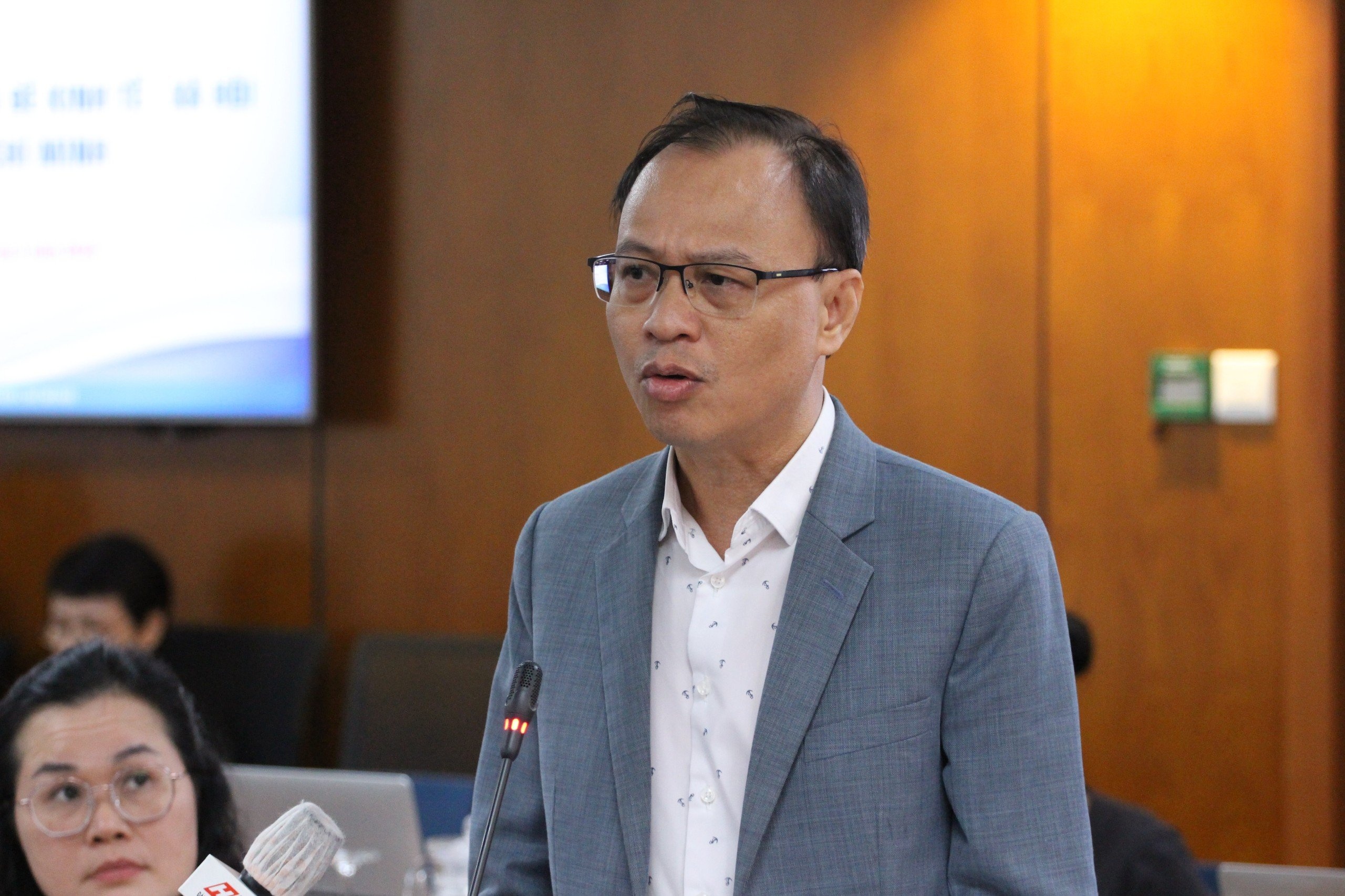 Eximbank noi gi sau vu no the tin dung 8,5 trieu thanh 8,8 ty? hinh anh