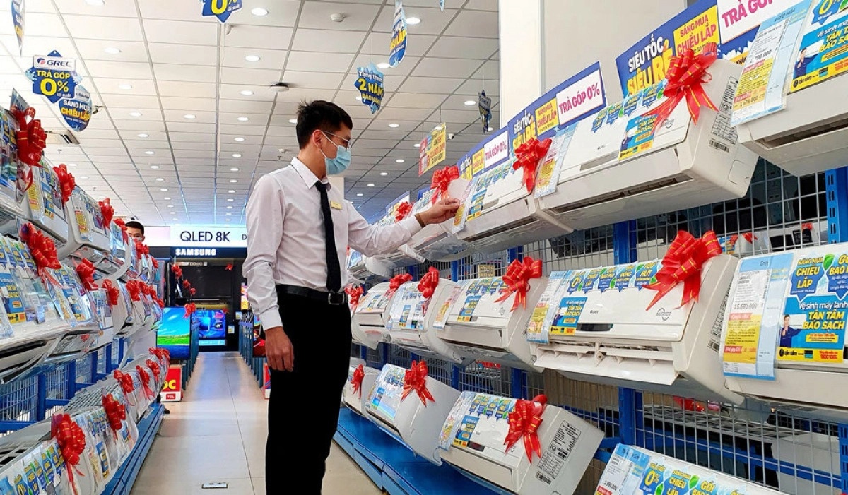 REE Corp,  TCL,  Casper,  Midea,  FPT Shop anh 1