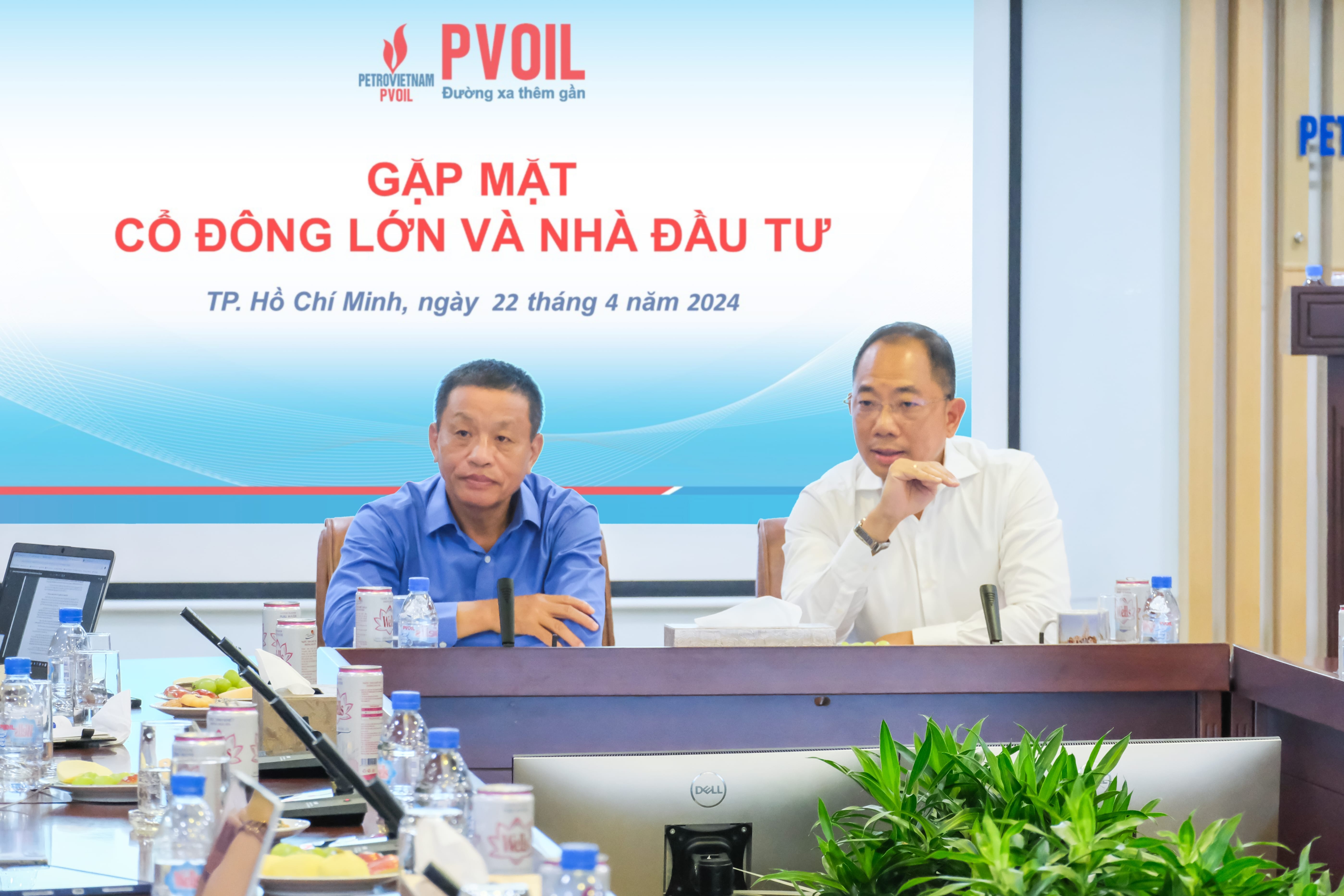 PVOIL: Den 2030, xe dien van chua de doa toi kinh doanh xang dau hinh anh