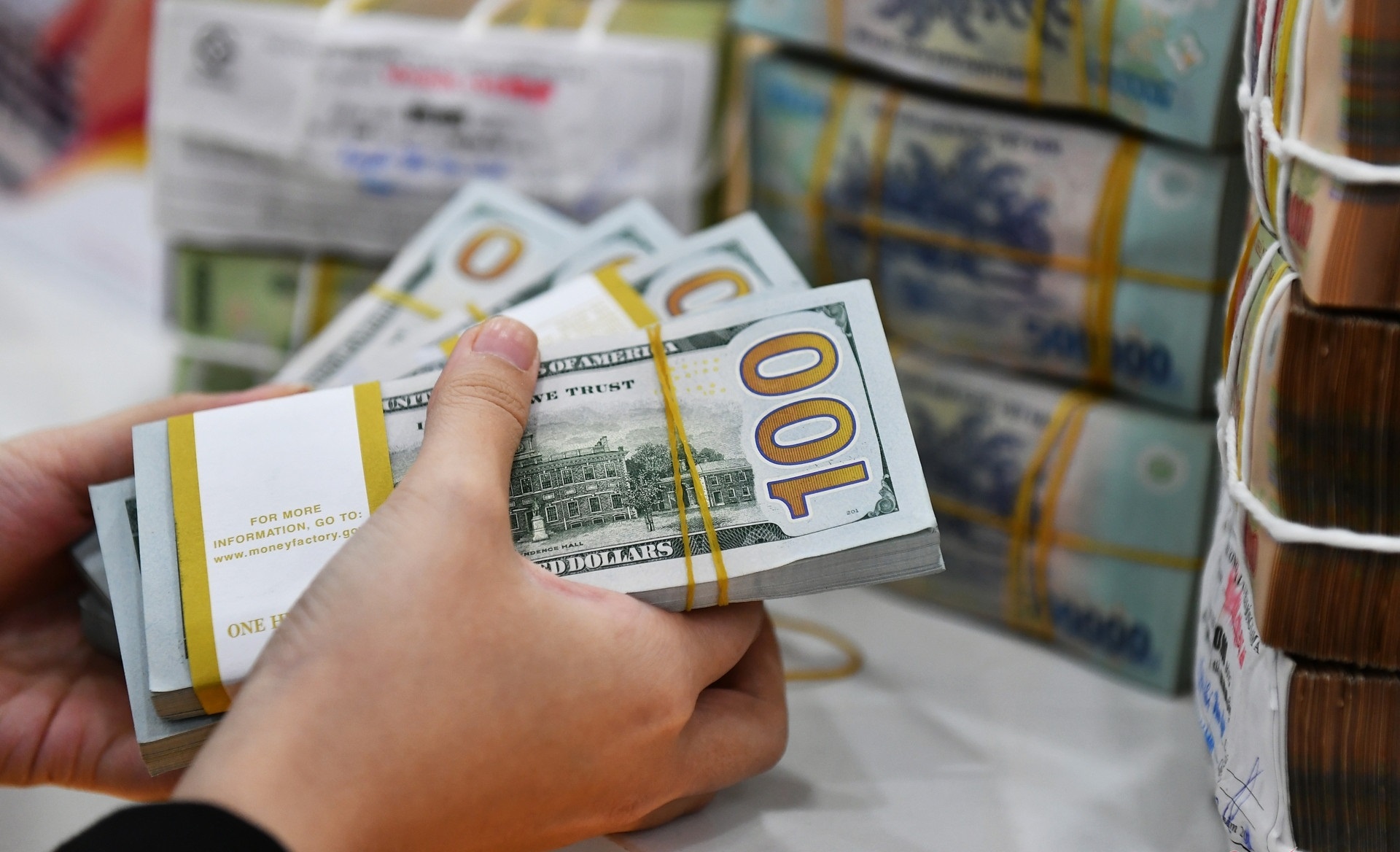 Ngan hang cho vay 480.000 ty dong chi trong 1 thang hinh anh