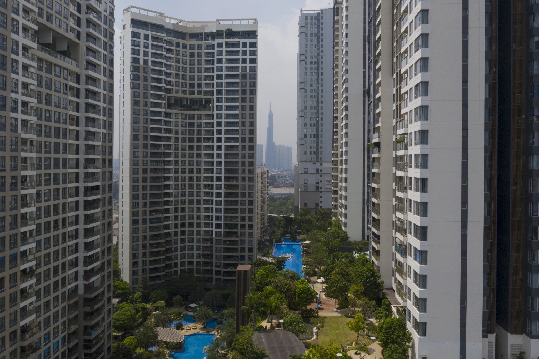 Hop go vuong cap so hong cho hang tram can ho Pearl Plaza, Estella hinh anh