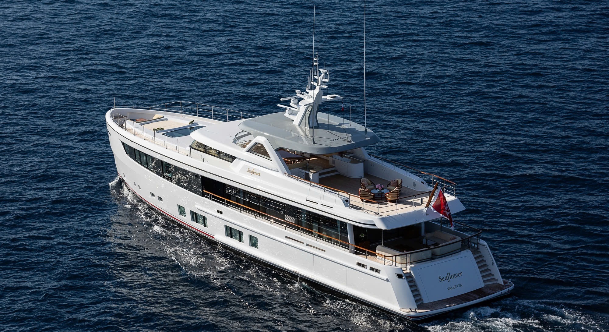 Mot loat sieu du thuyen bi cao buoc xa thai trai phep ra Dia Trung Hai hinh anh